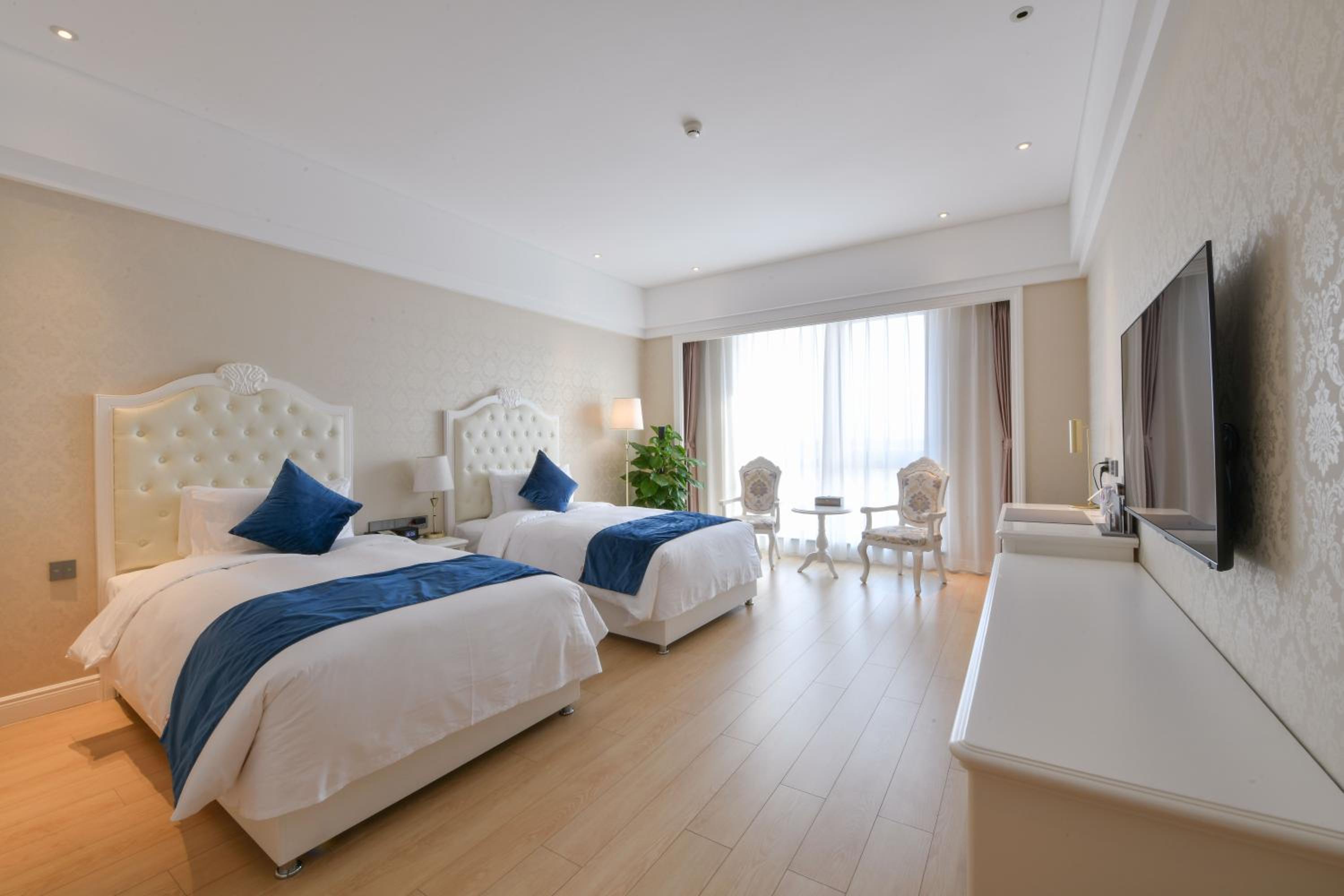 Mainland Chinese Citizen - Executive Twin Room photo 3
