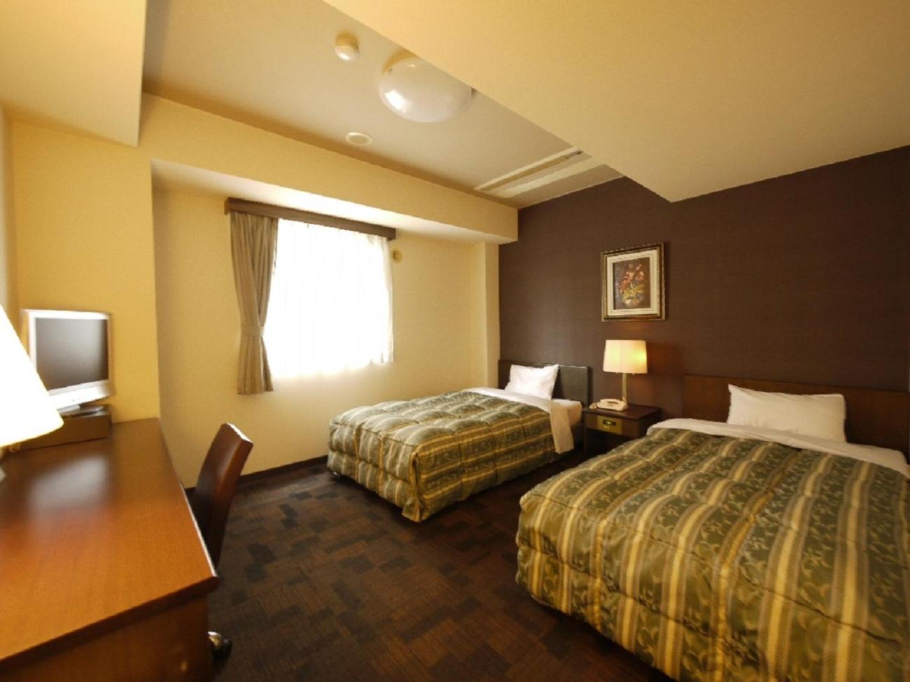 Twin Room - Smoking - Photo 8
