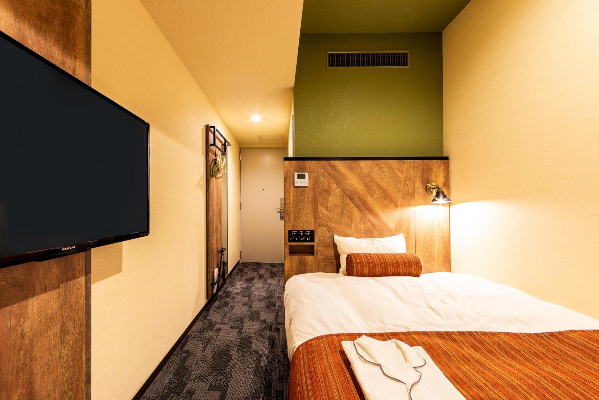 Double Room with Small Double Bed - Non-Smoking - Photo 4