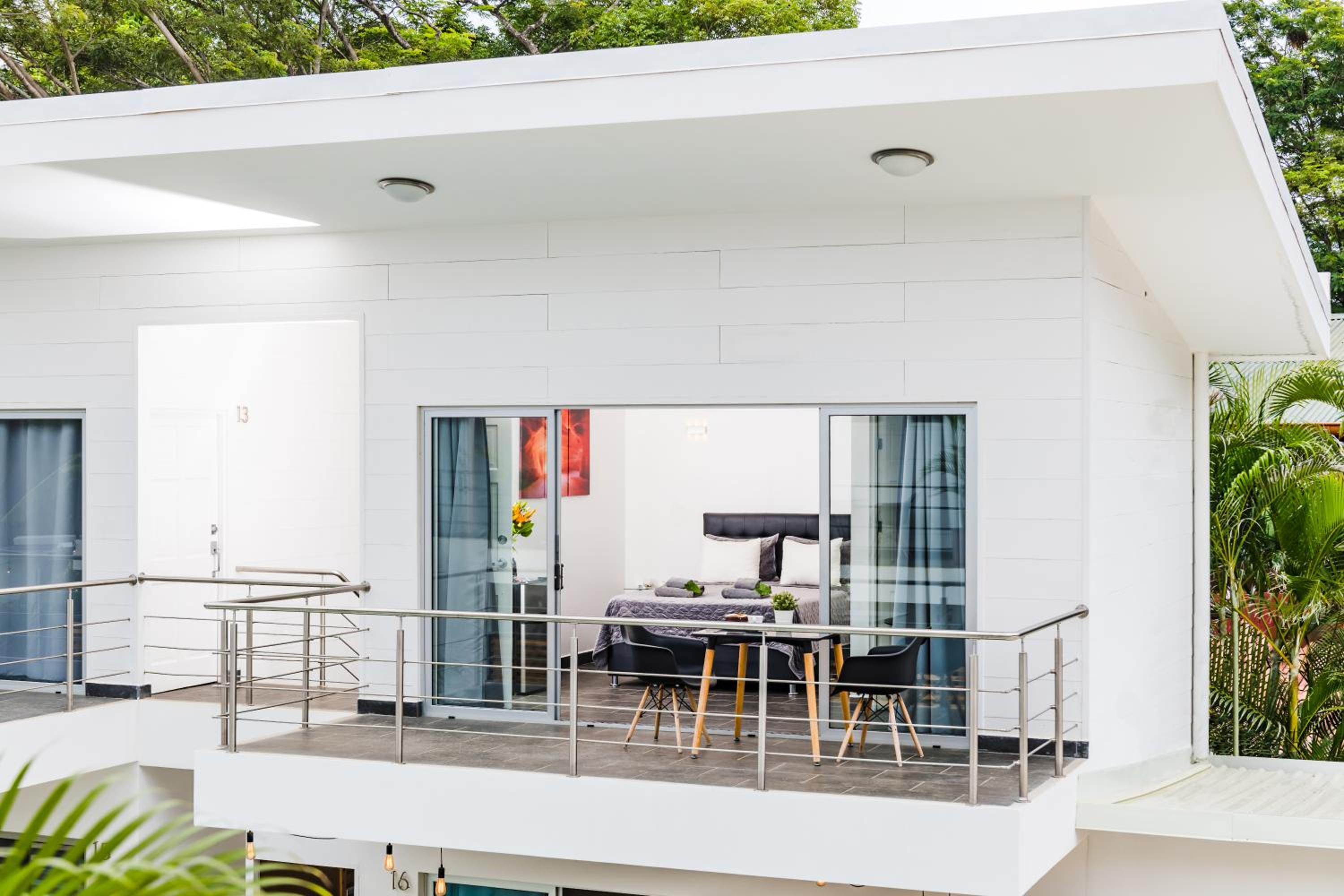 Camera Queen Premium con Balcone e Vista Piscina