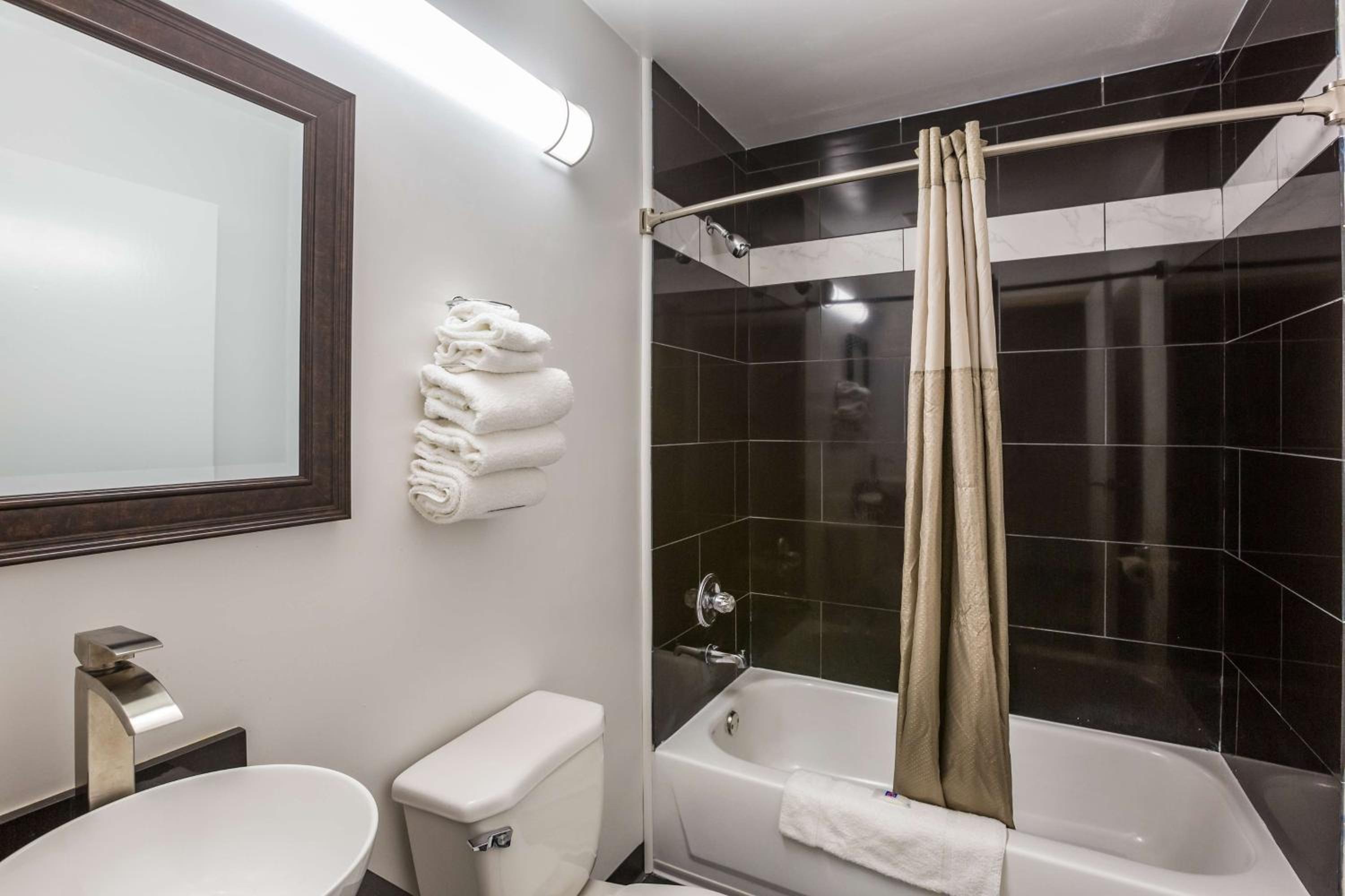 King Room with Spa Bath - Non-Smoking - Photo 7