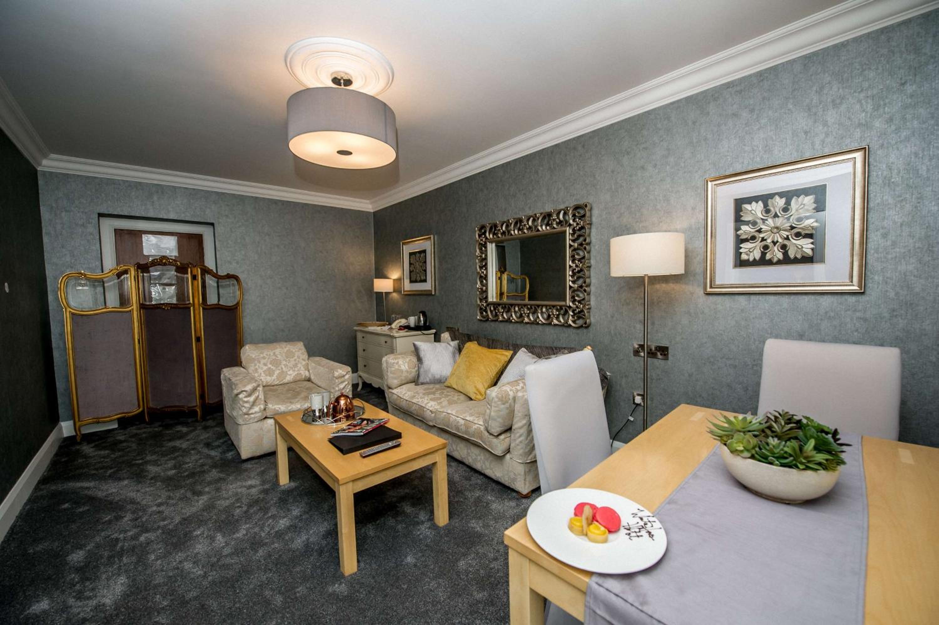 King Suite with Bathtub