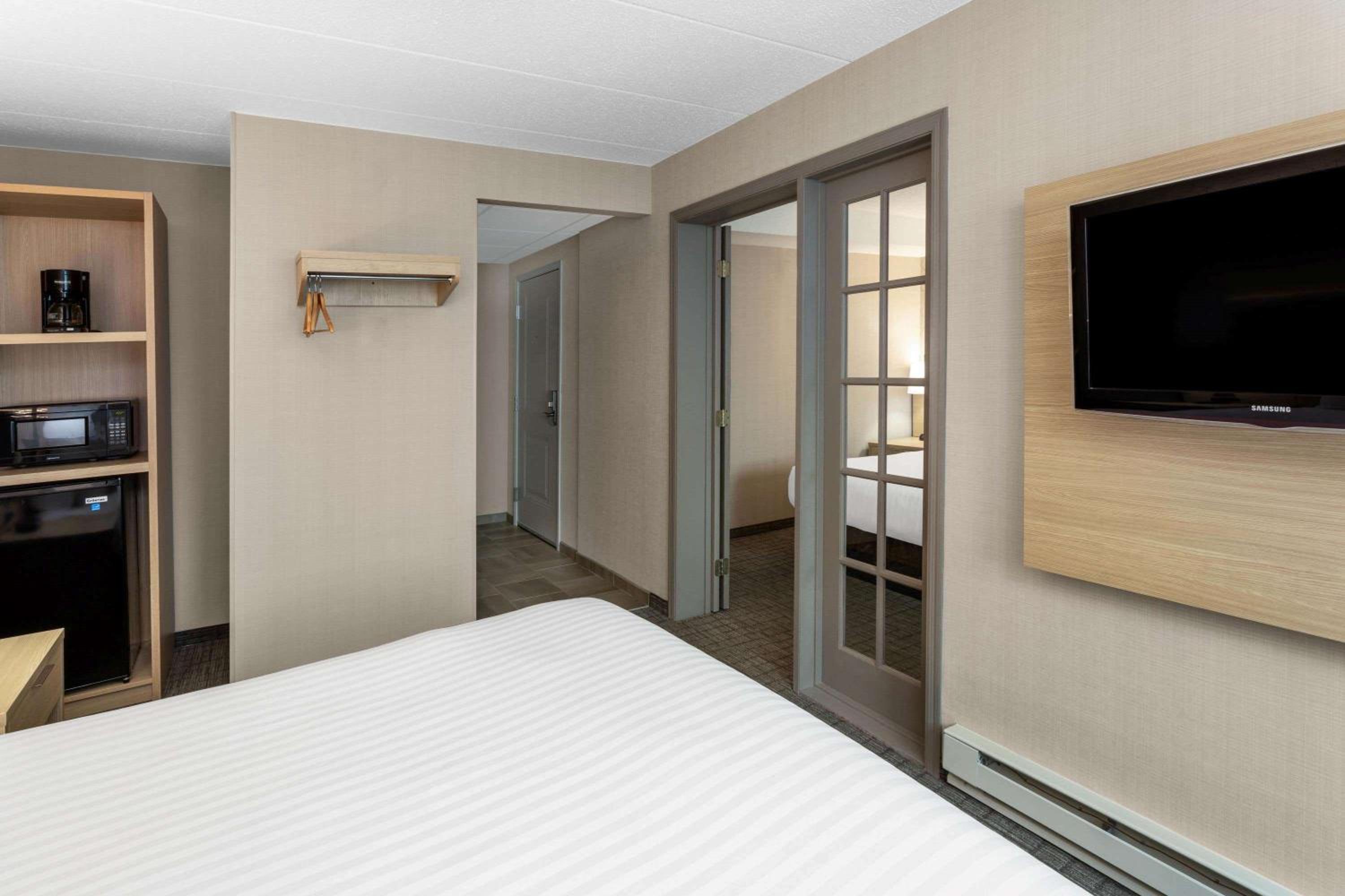 Studio Suite with Two Queen Beds - Non-Smoking - Photo 5