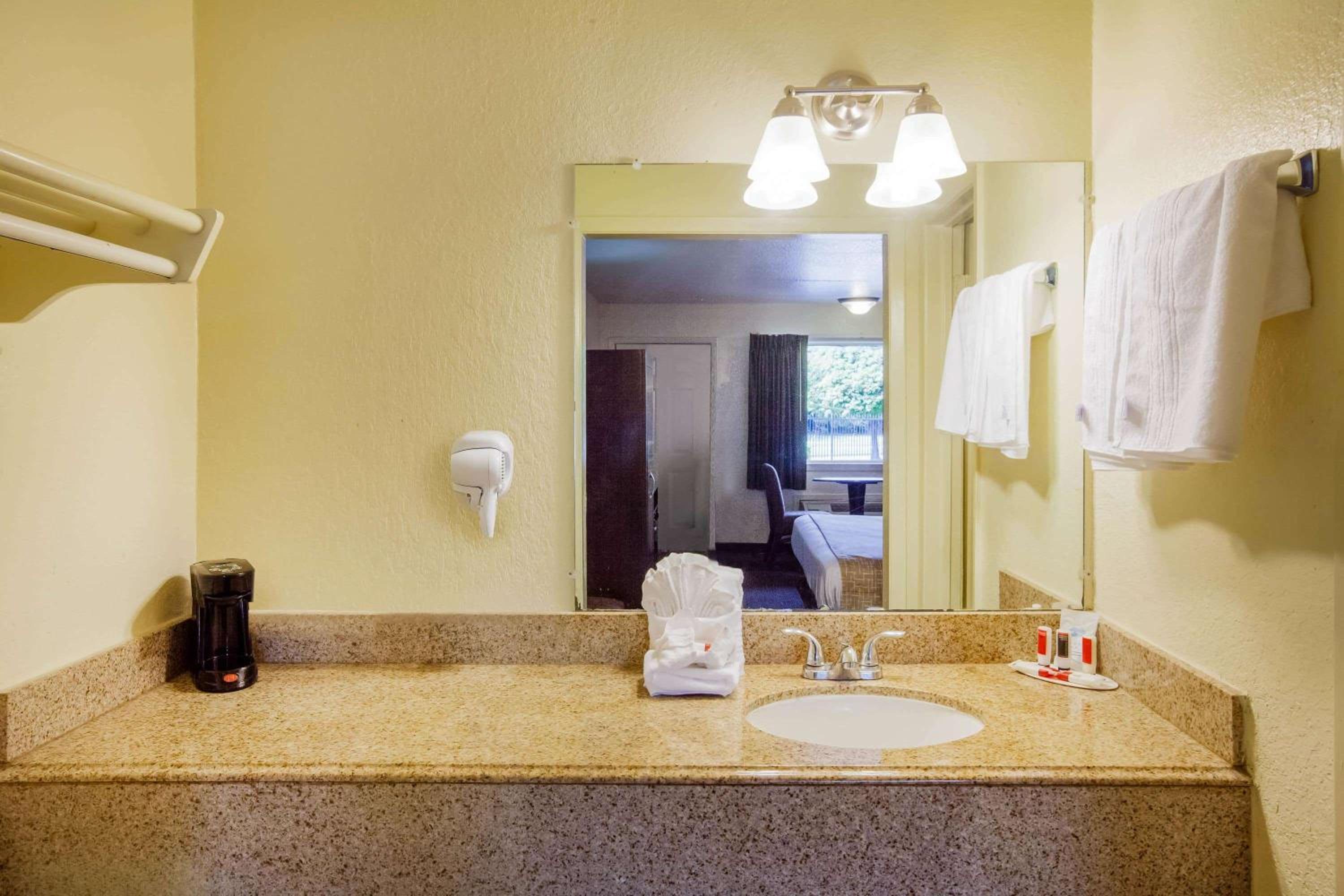 Travelodge by Wyndham Houston Hobby Airport, Photo 5