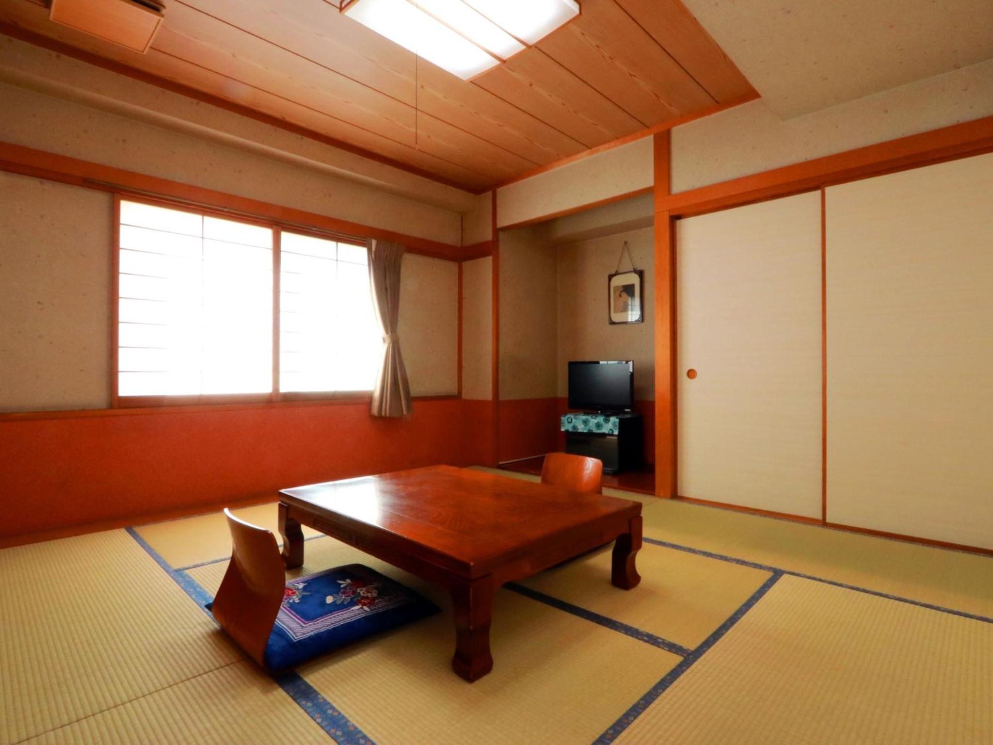 Japanese-Style Room with Shared Bathroom photo 1