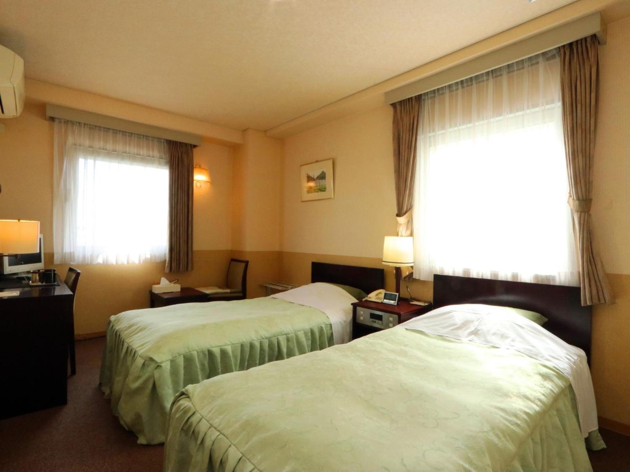 Twin Room With Private Bathroom photo 1