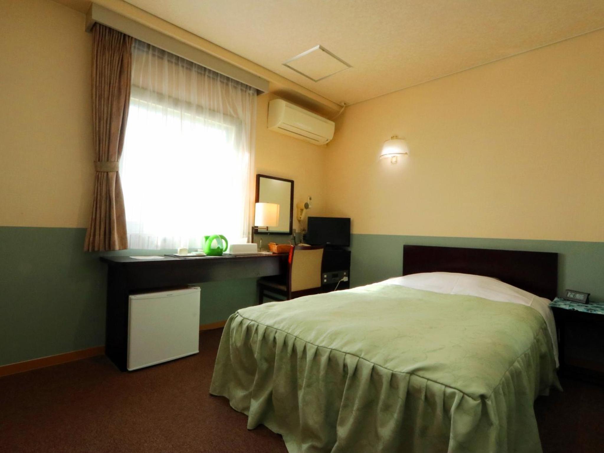 Single Room with Private Bathroom photo 2