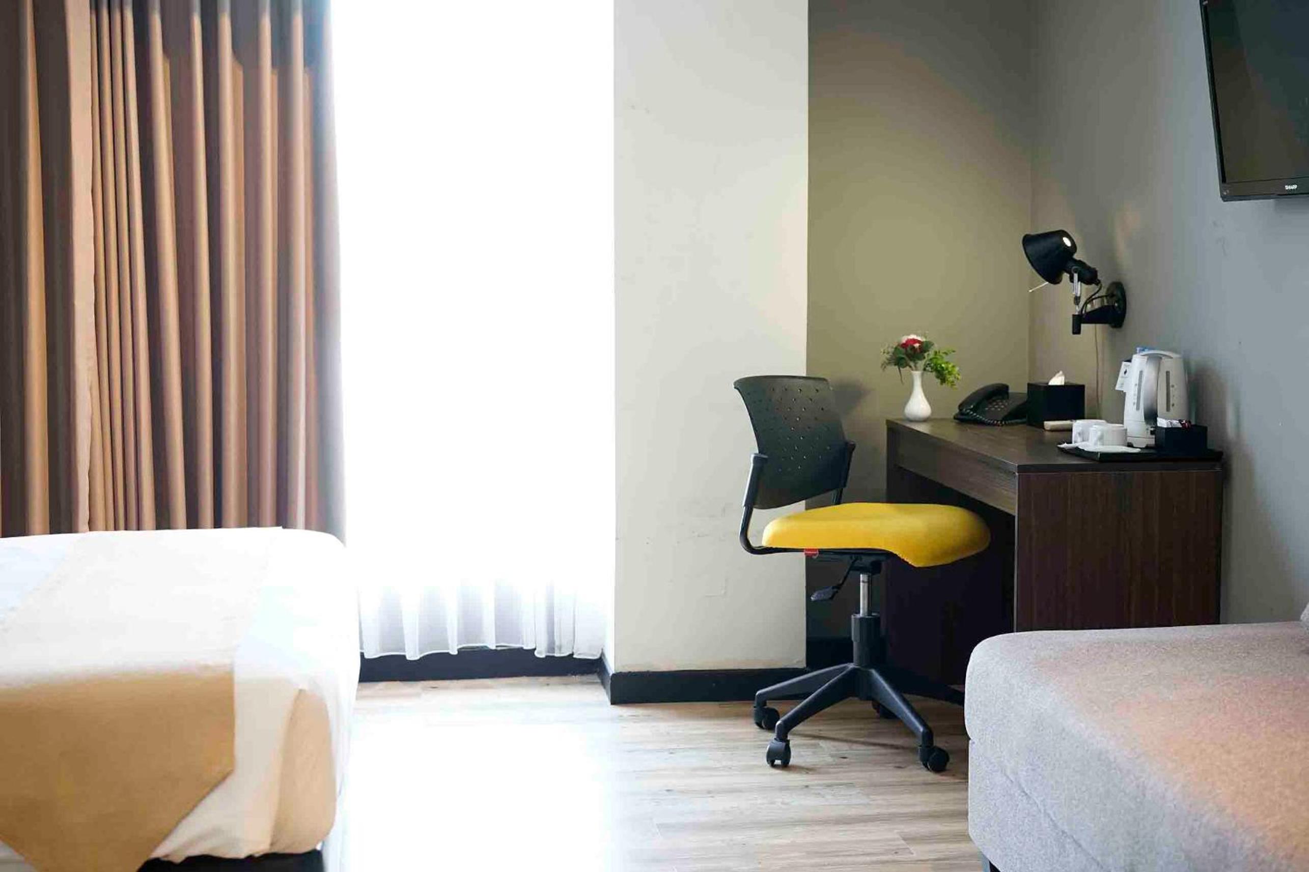 Deluxe Twin Room - Photo 13