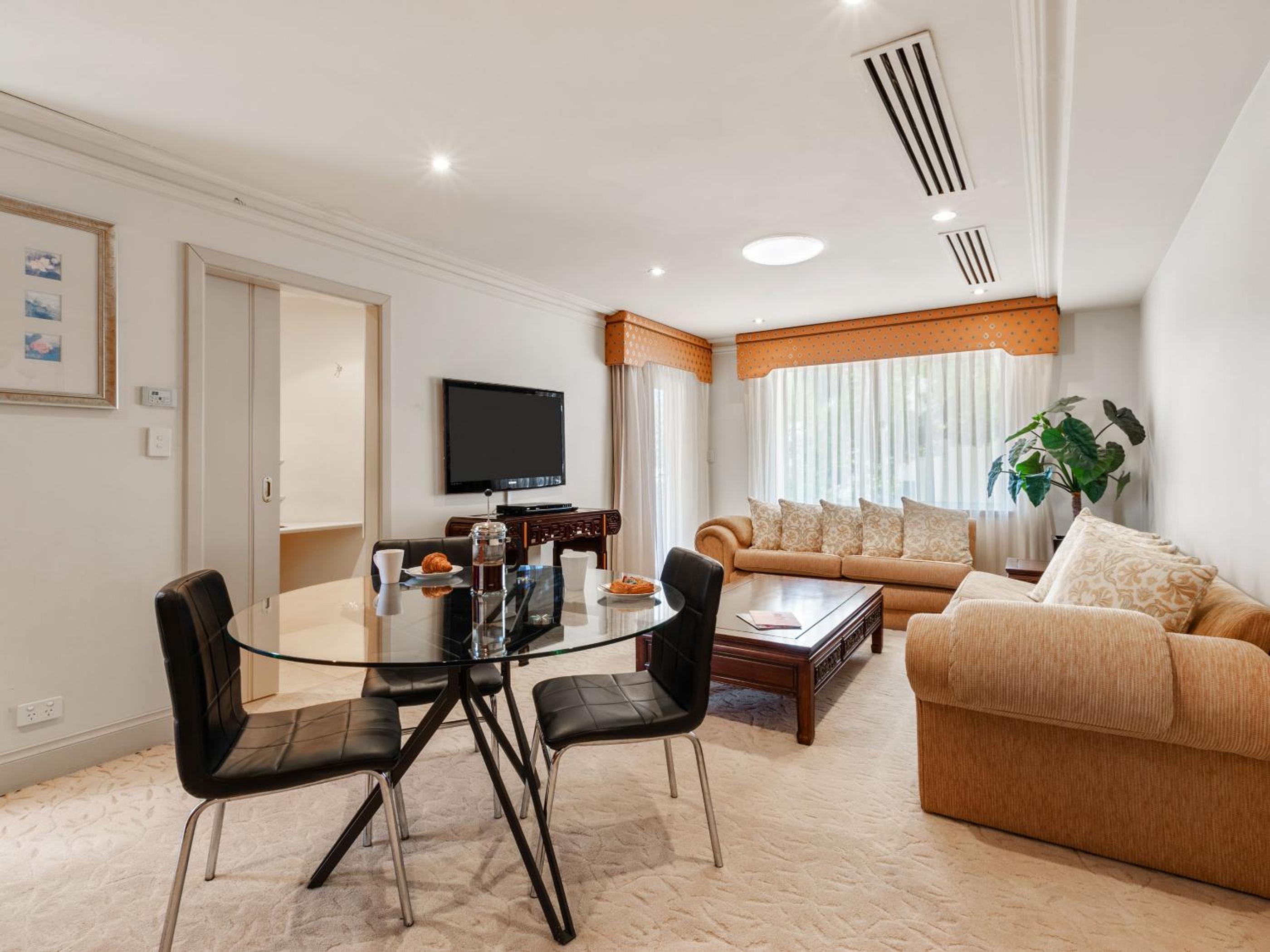 Executive One-Bedroom Suite - Riverside