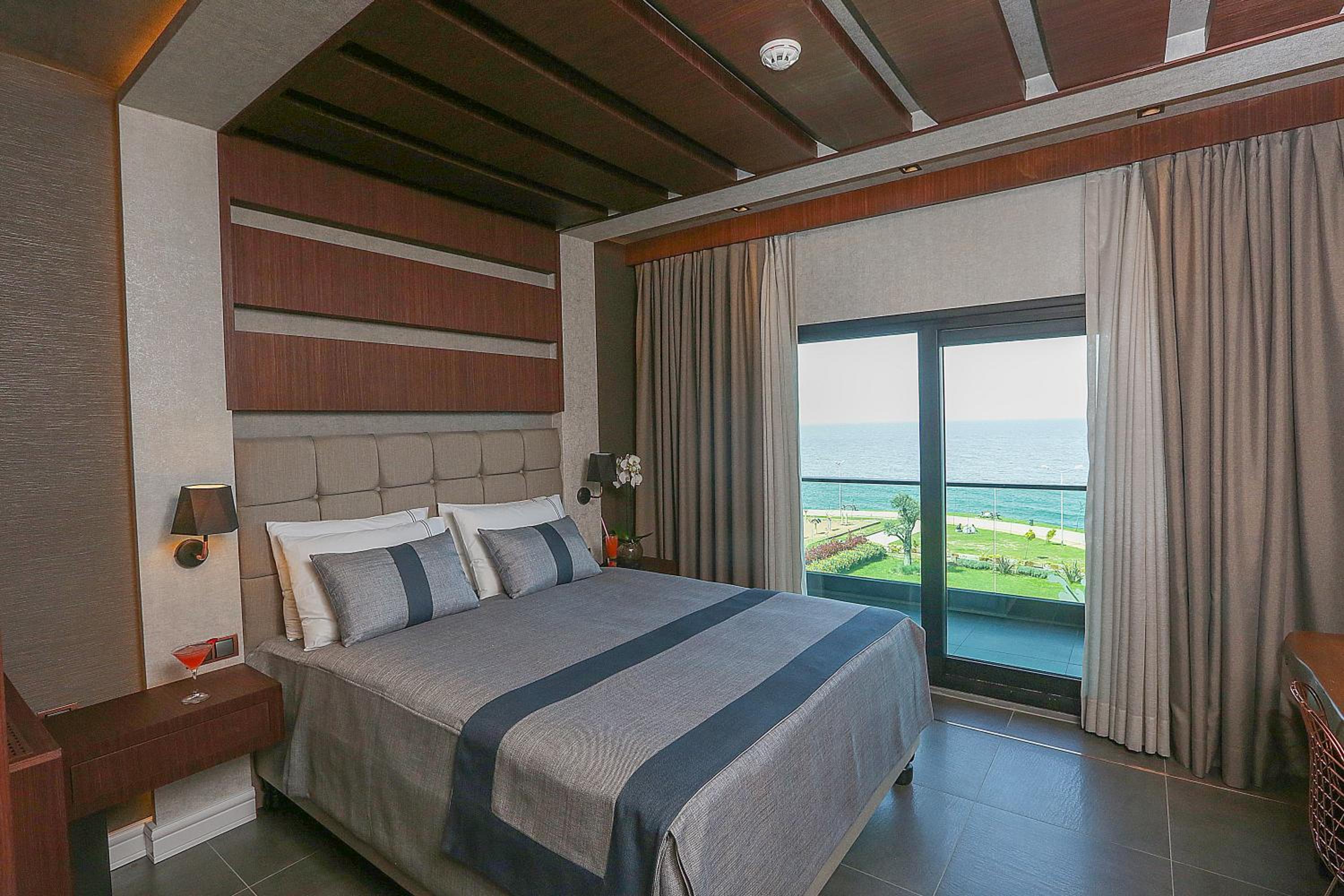Deluxe Double Room with Balcony and Sea View - Photo 2
