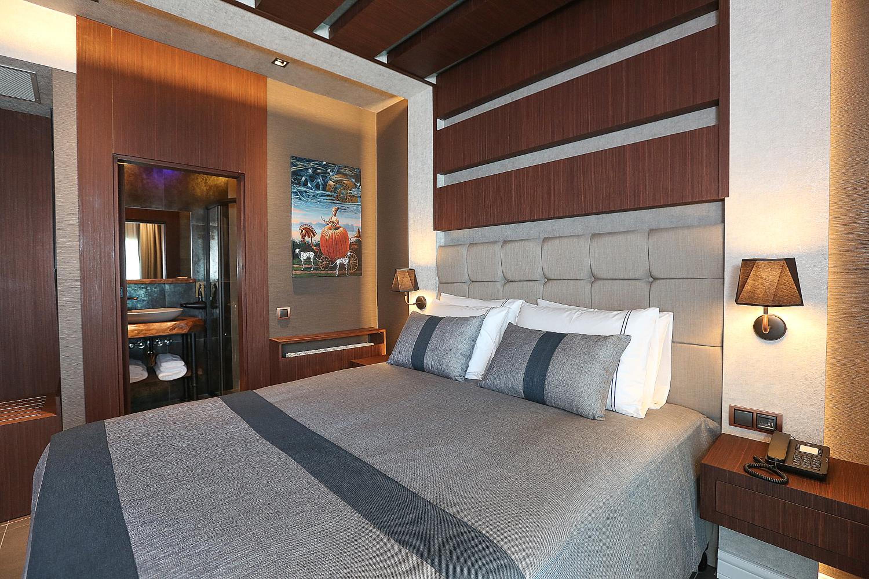 Deluxe Double Room with Balcony and Sea View - Photo 8