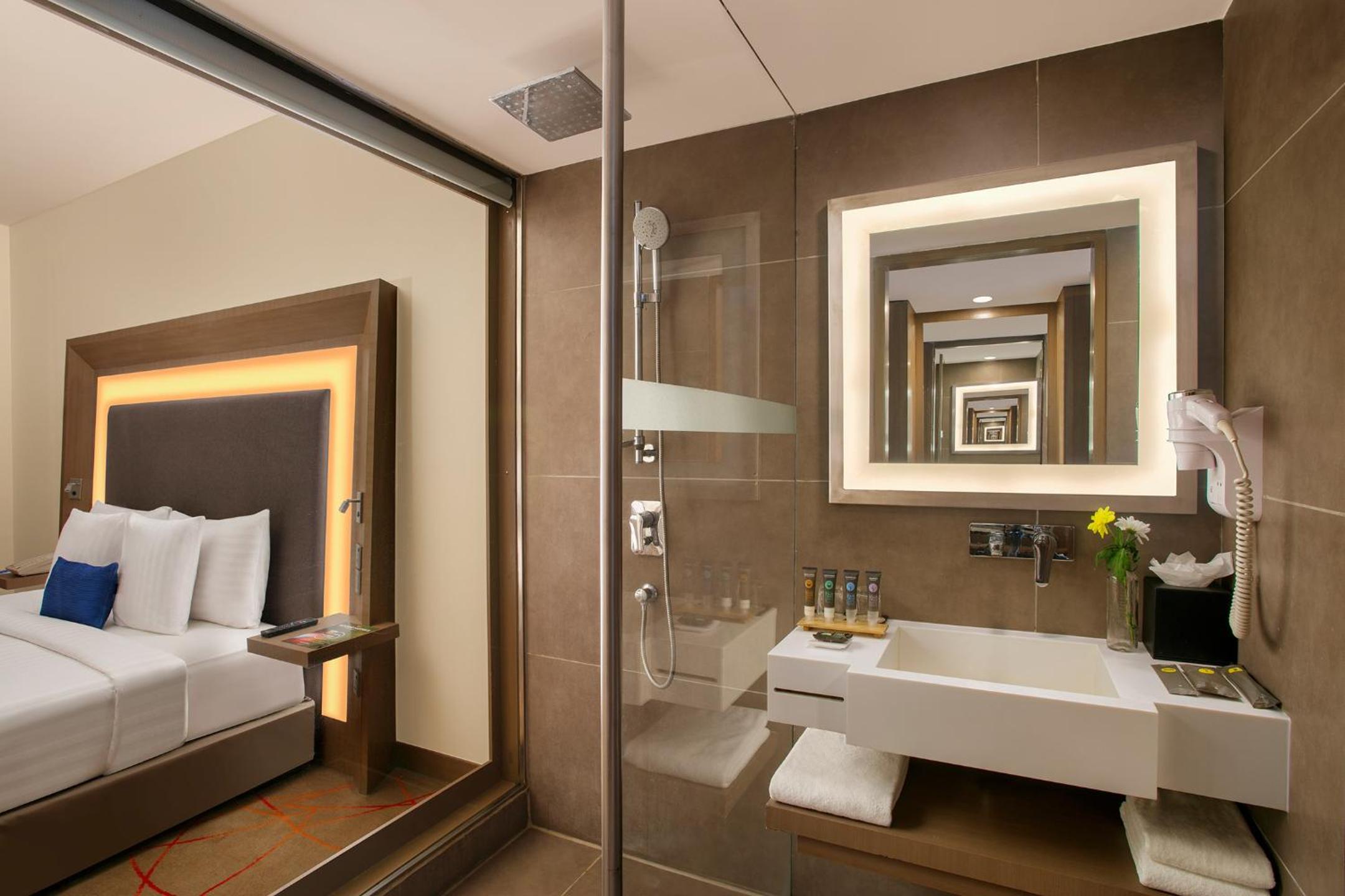 Pet Friendly Studio Suite with Living-cum-bedroom, Kitchenette and Premier Lounge access - 20% Discount on Food & Beverage and Laundry