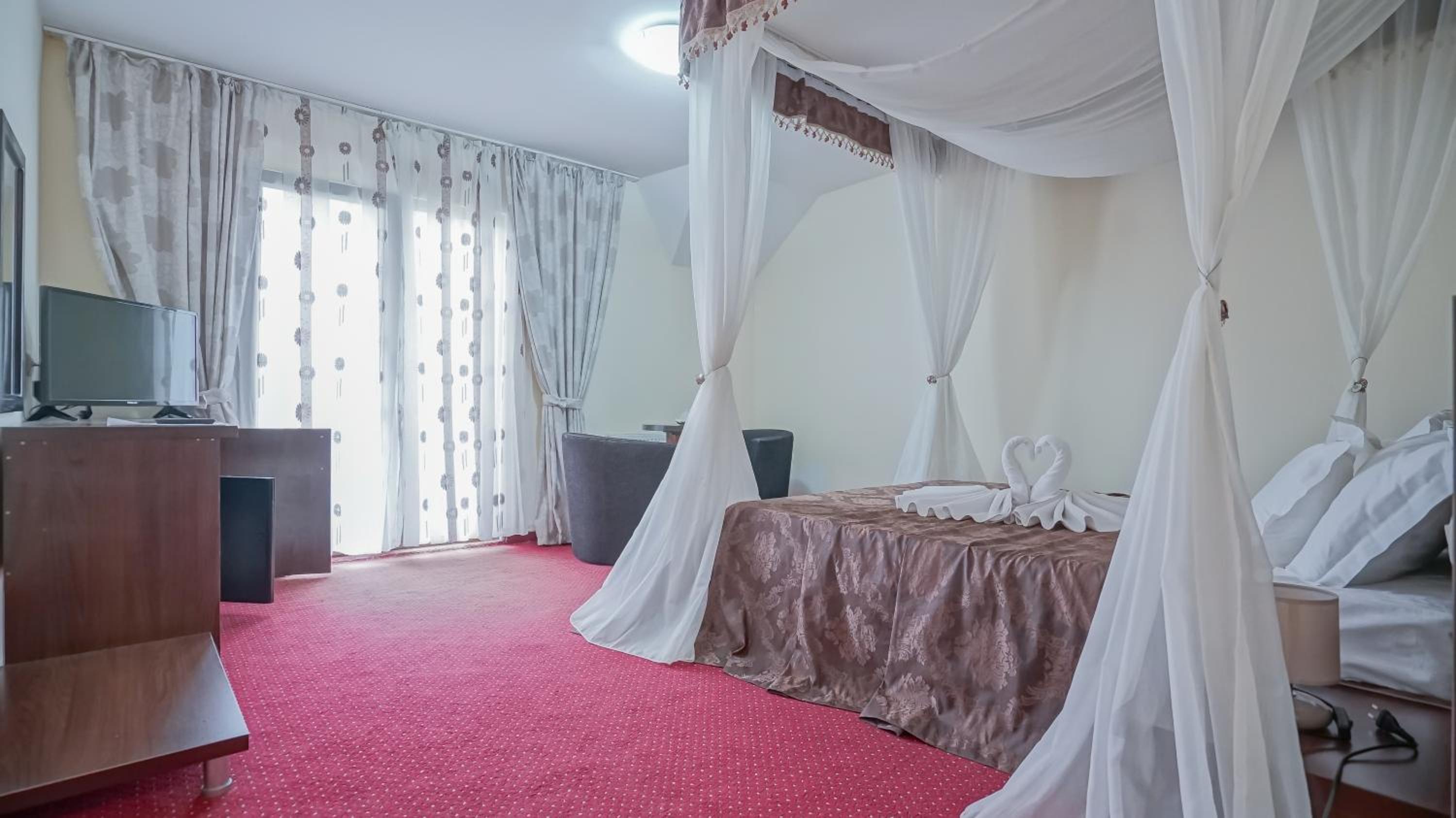  Deluxe King Room with Balcony photo 2