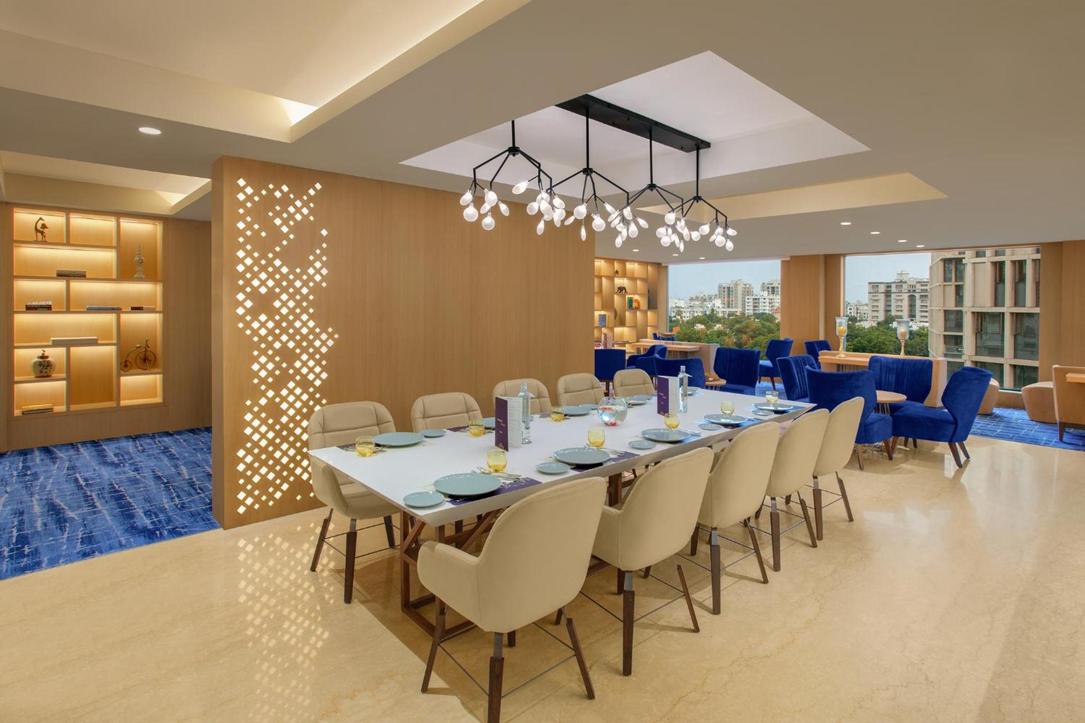 Premier King Room on Exclusive Floor with Premier Lounge Access - - 20% Discount on Food & Beverage and Laundry thumbnail 5