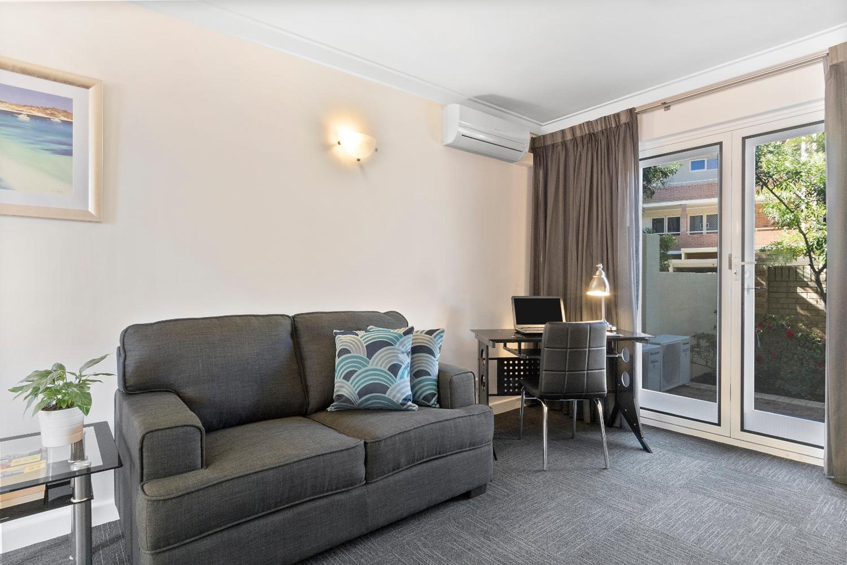 One-Bedroom Suite with Courtyard