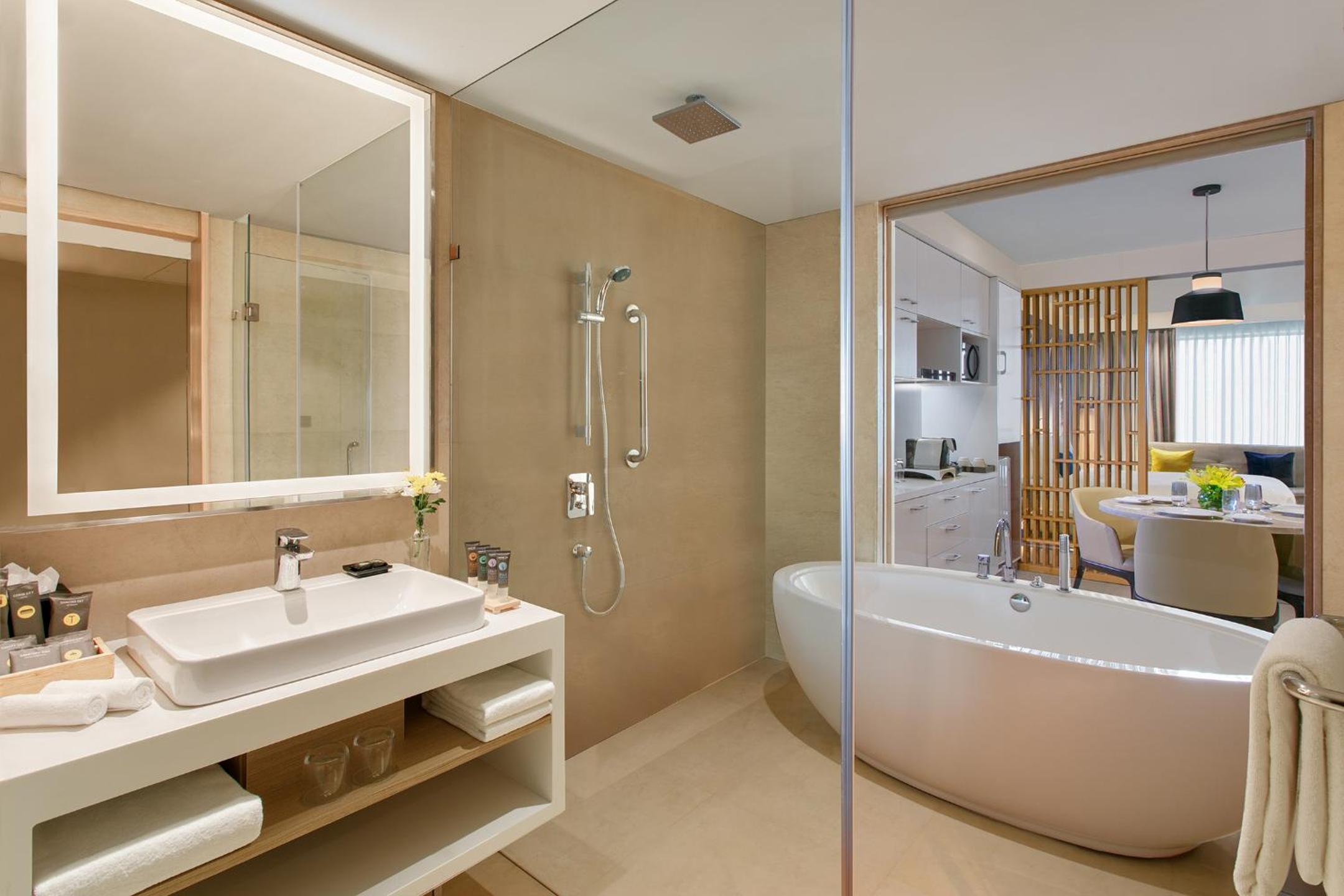 Premier King Room on Exclusive Floor with Premier Lounge Access - - 20% Discount on Food & Beverage and Laundry thumbnail 6