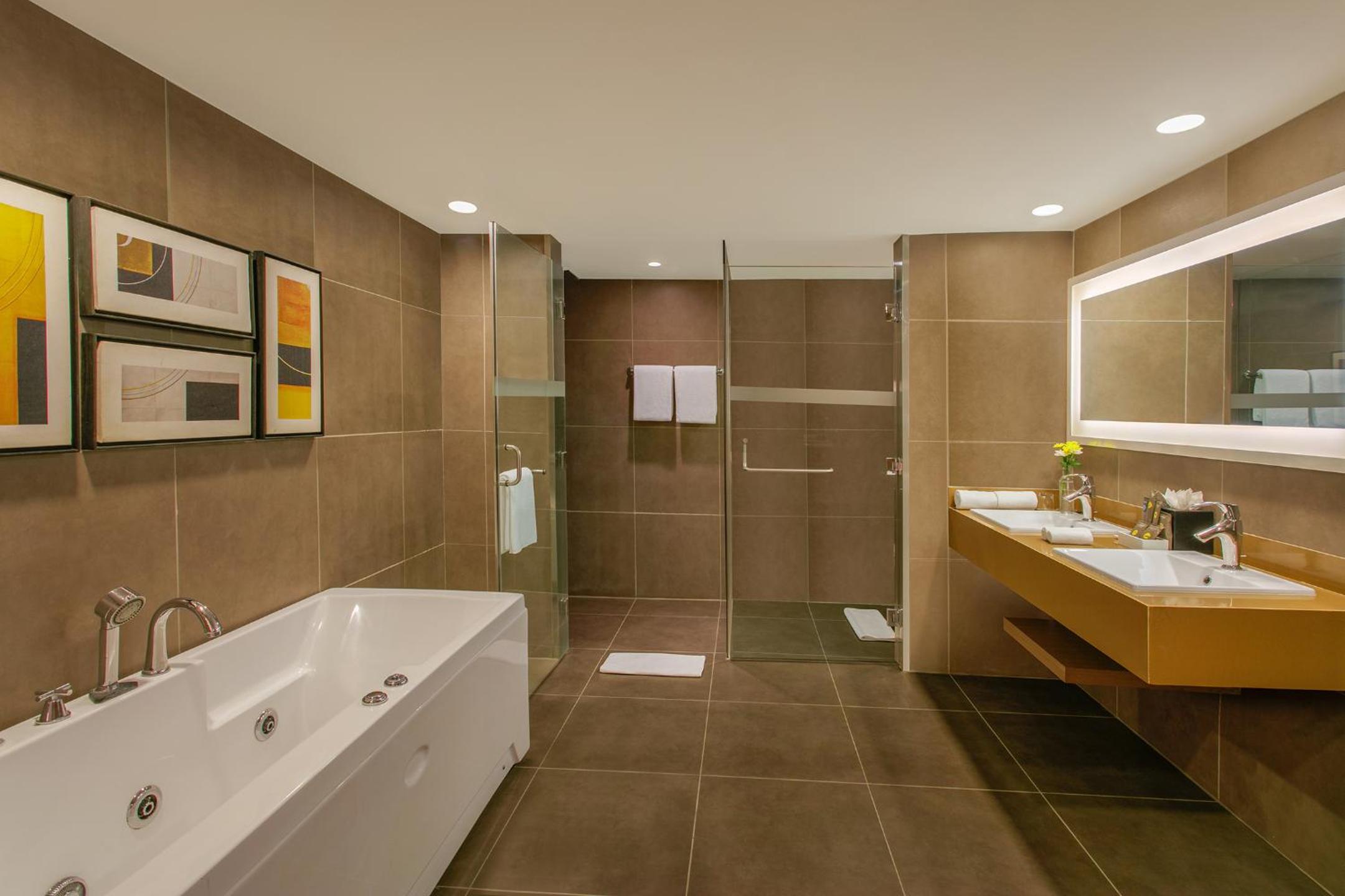 Premier Twin Room on Exclusive Floor with Premier Lounge Access  - 20% Discount on Food & Beverage and Laundry