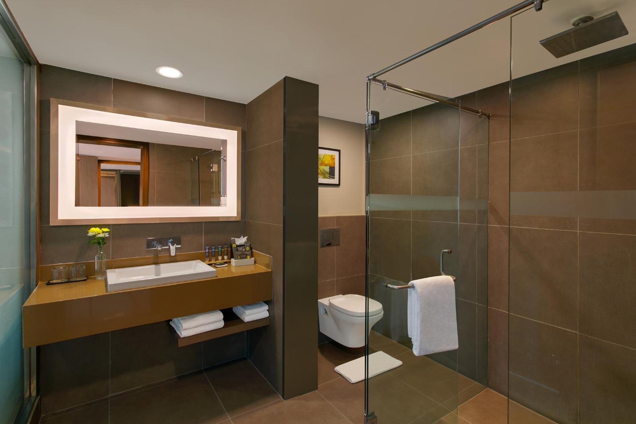 Large Junior Suite with Separate Sitting Area and Premier Lounge Access - 20% Discount on Food & Beverage and Laundry thumbnail 6