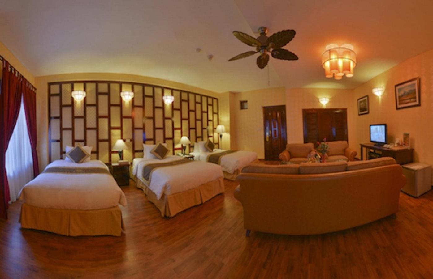 Family Room photo 3