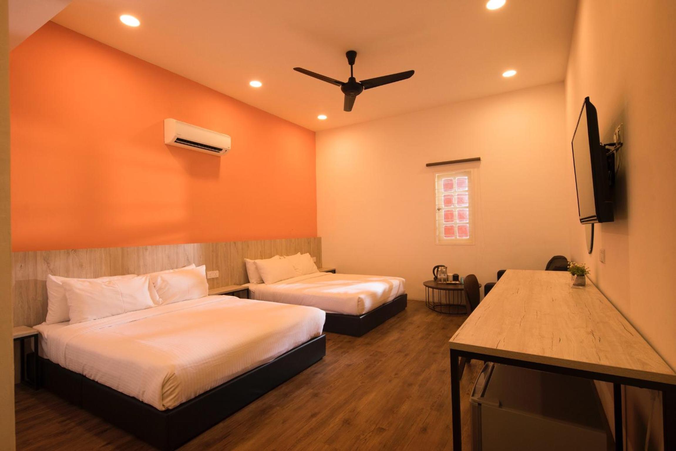 Deluxe Queen Room with Two Queen Beds photo 1