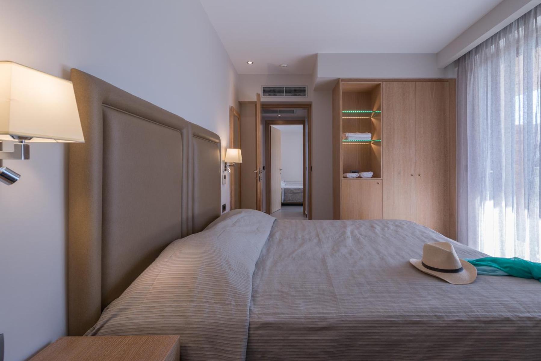 Family Two-Bedroom thumbnail 5