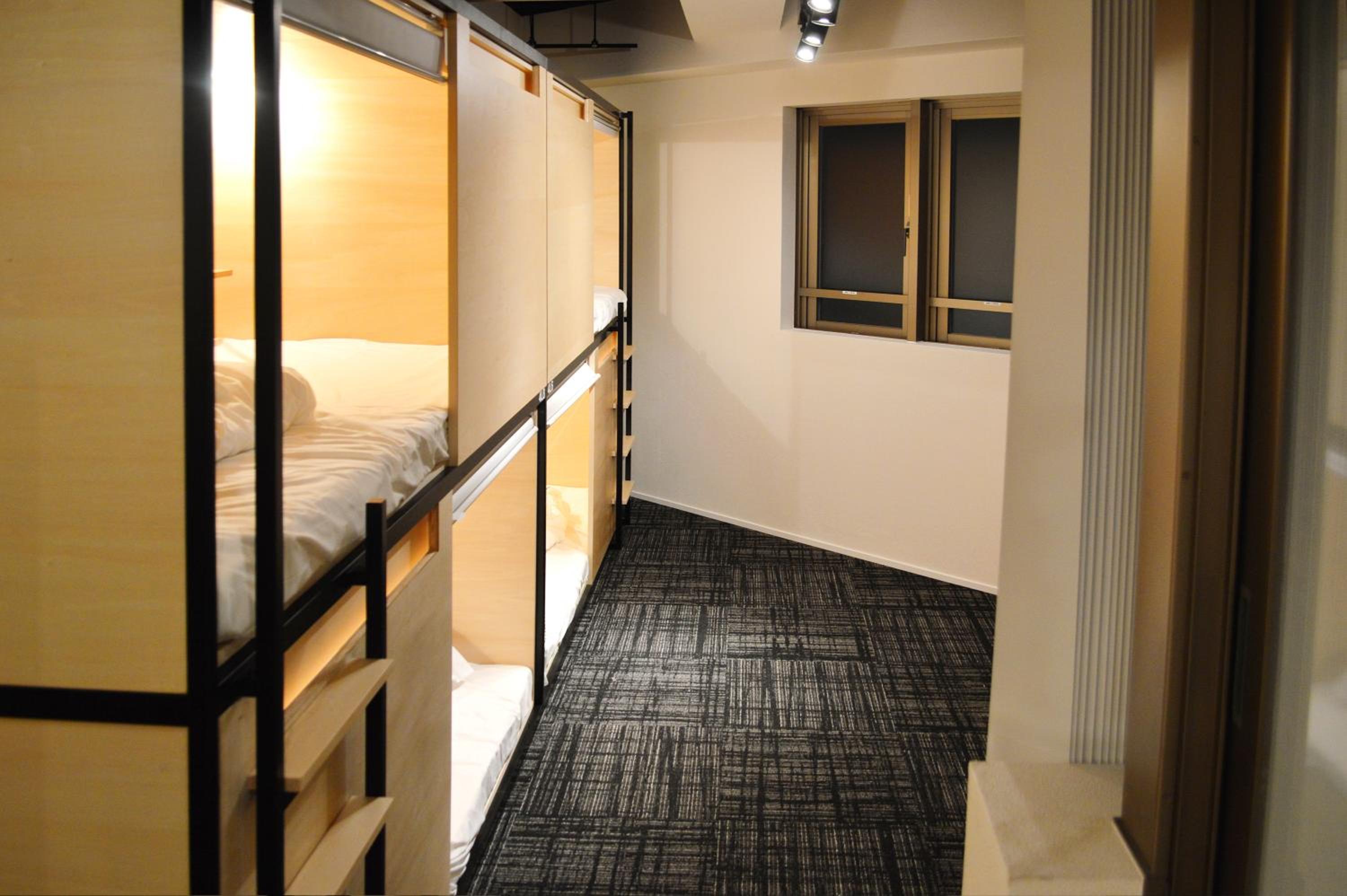 8-Bed Mixed Dormitory Room photo 2