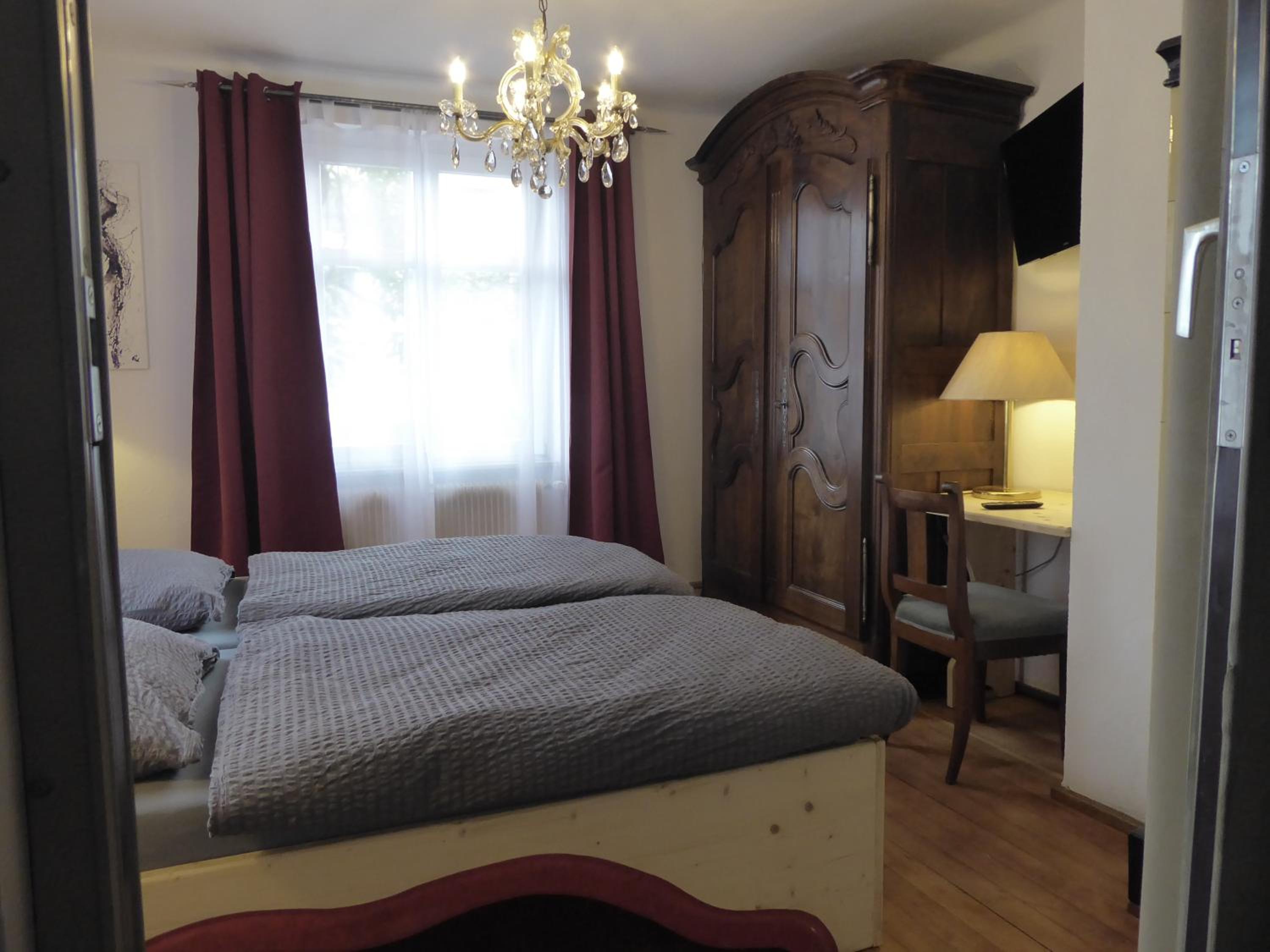 Double or Twin Room with Shower - Photo 5