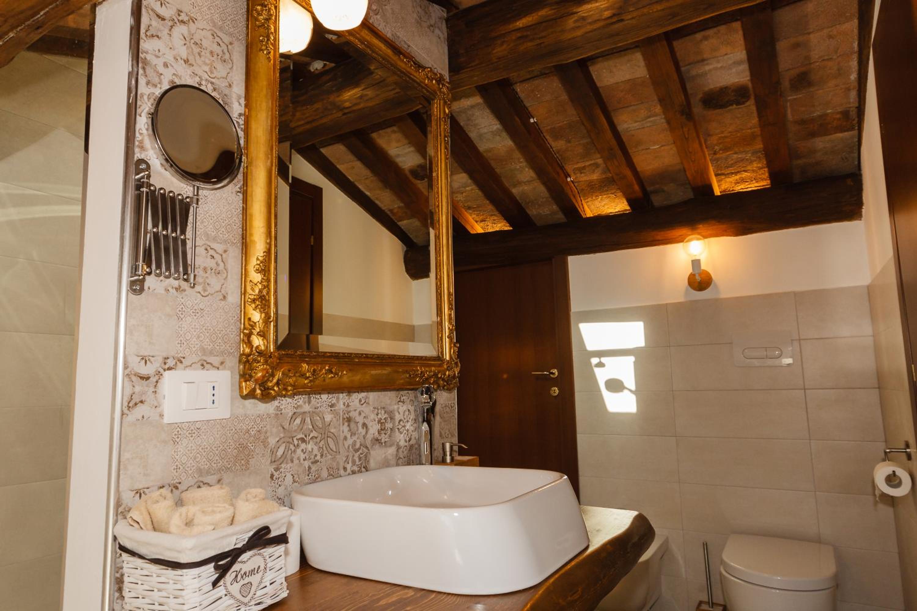 Double Room - Photo 5