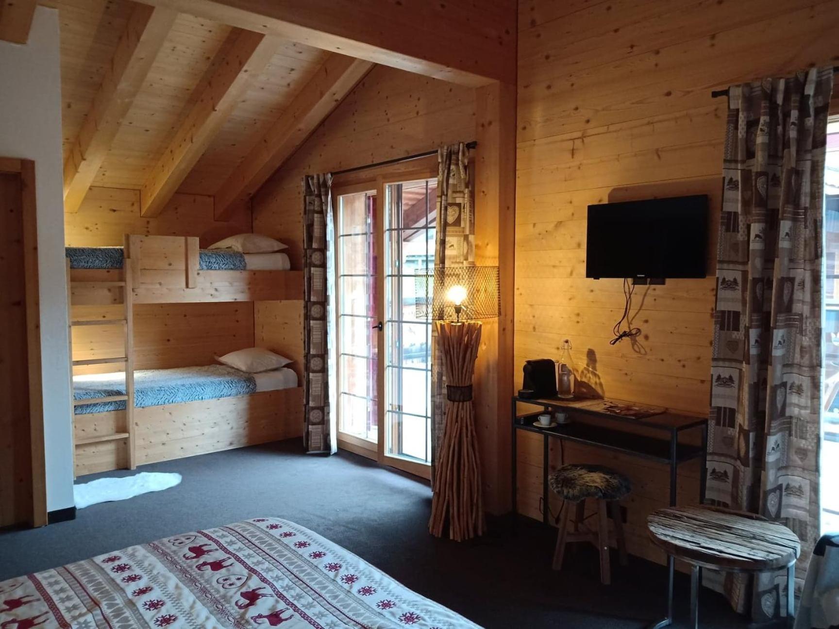 Family Room (2 Adults + 2 Children)
