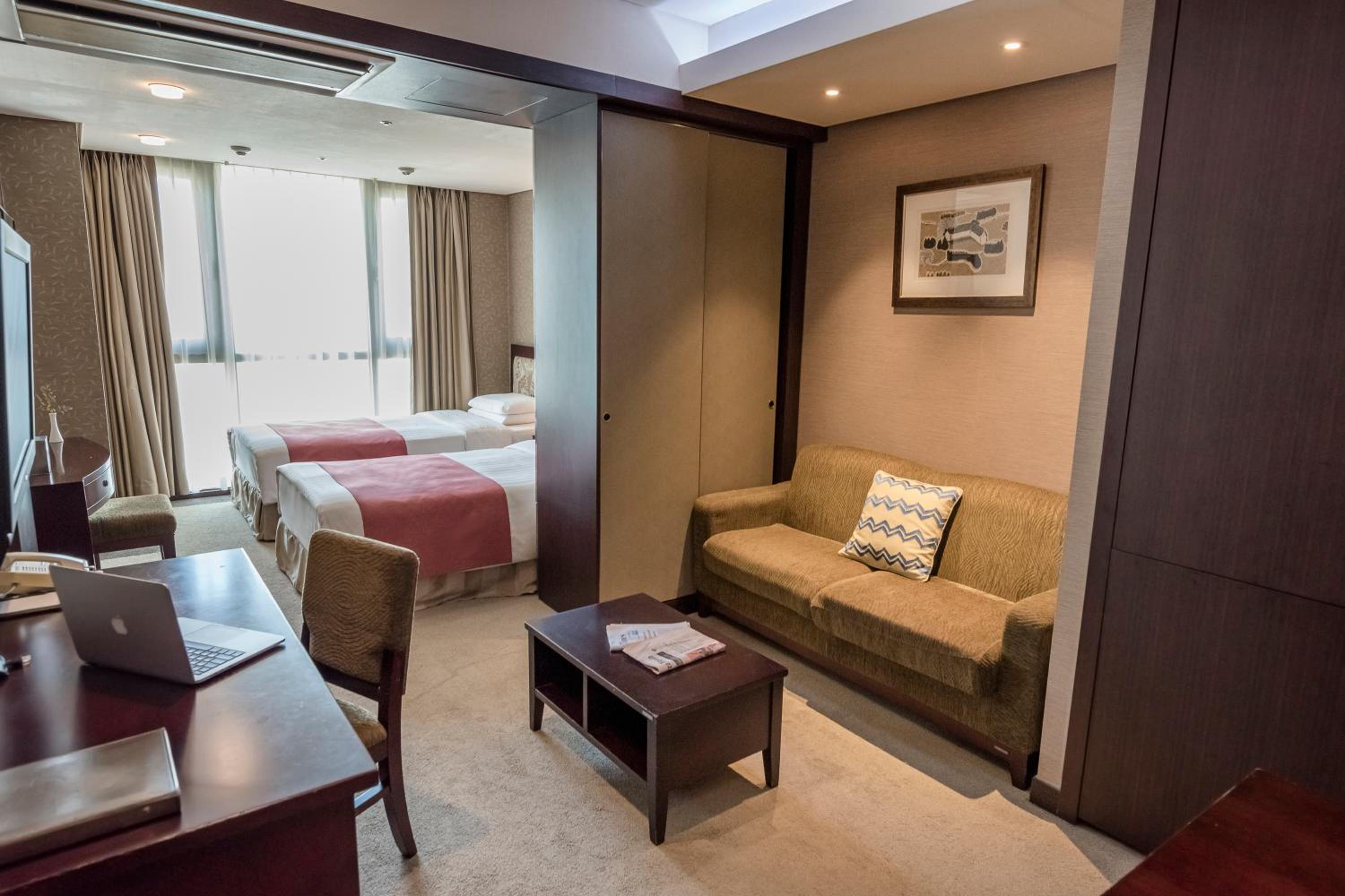 Staycation Offer - Standard Twin Room With Free Room Upgrade - Photo 1