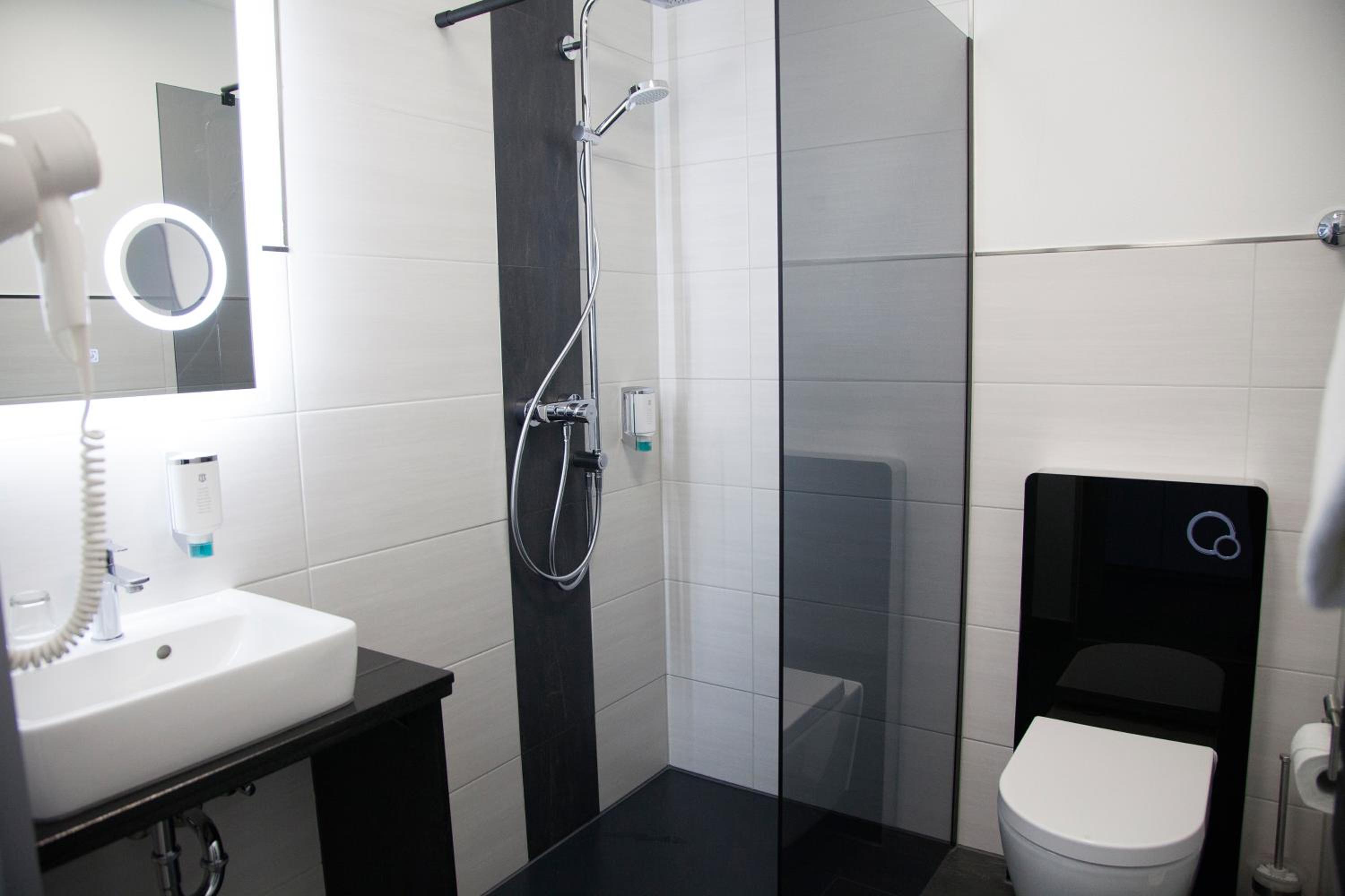 Double Room - Photo 5