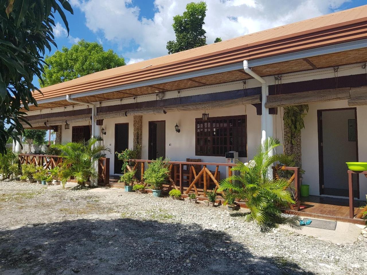 Standard Double Room - Photo 12