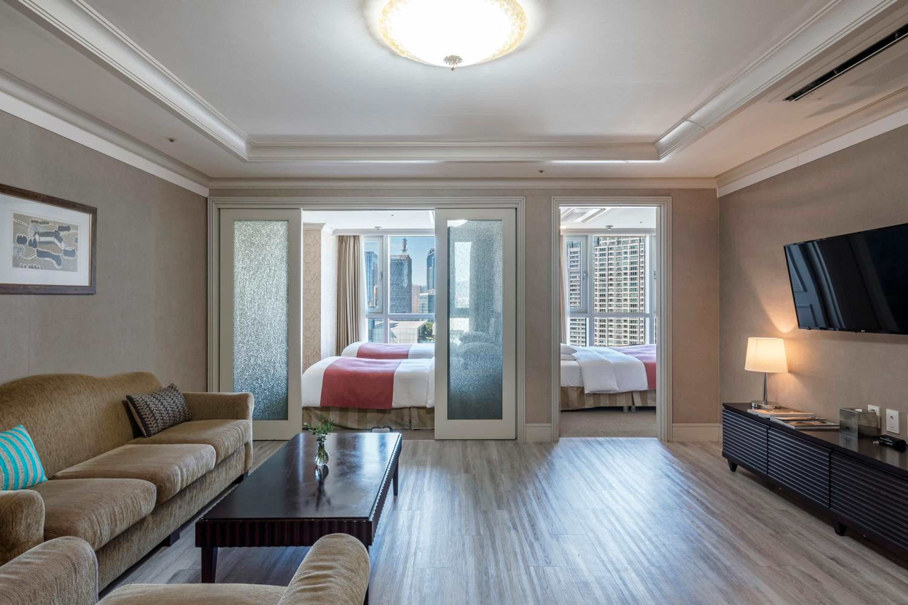 Park Suite photo 2