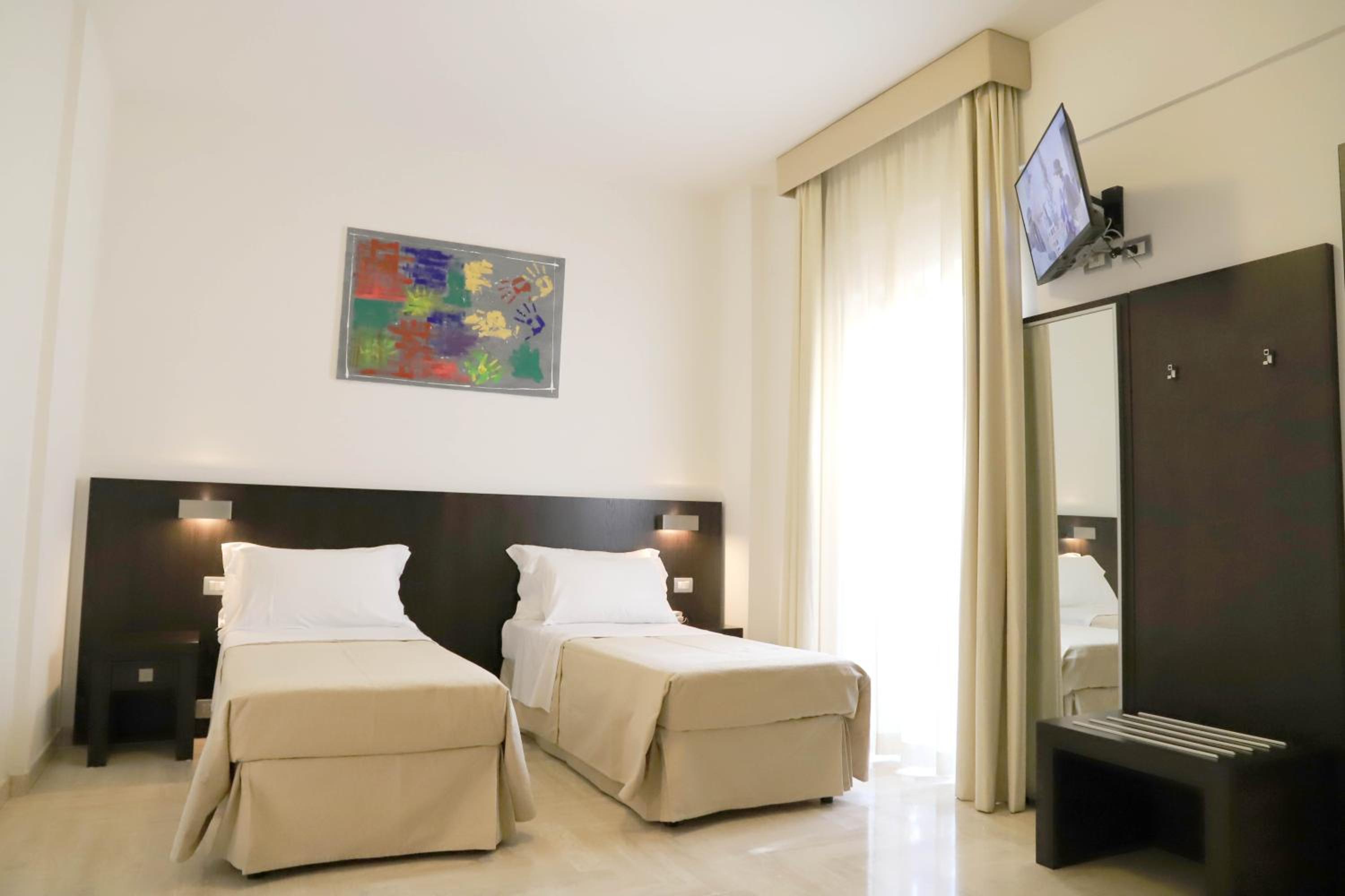 Double or Twin Room - Disability Access - Photo 9