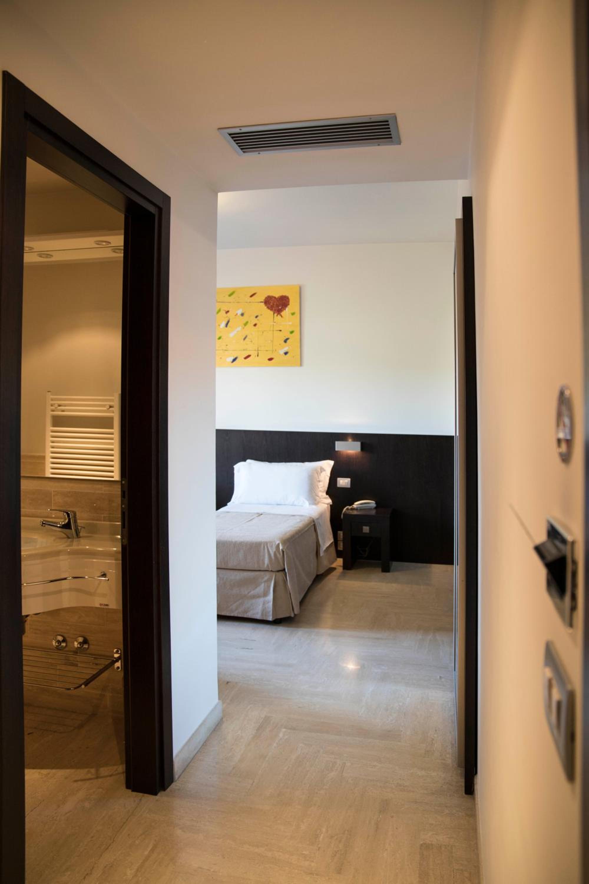 Double or Twin Room - Photo 26