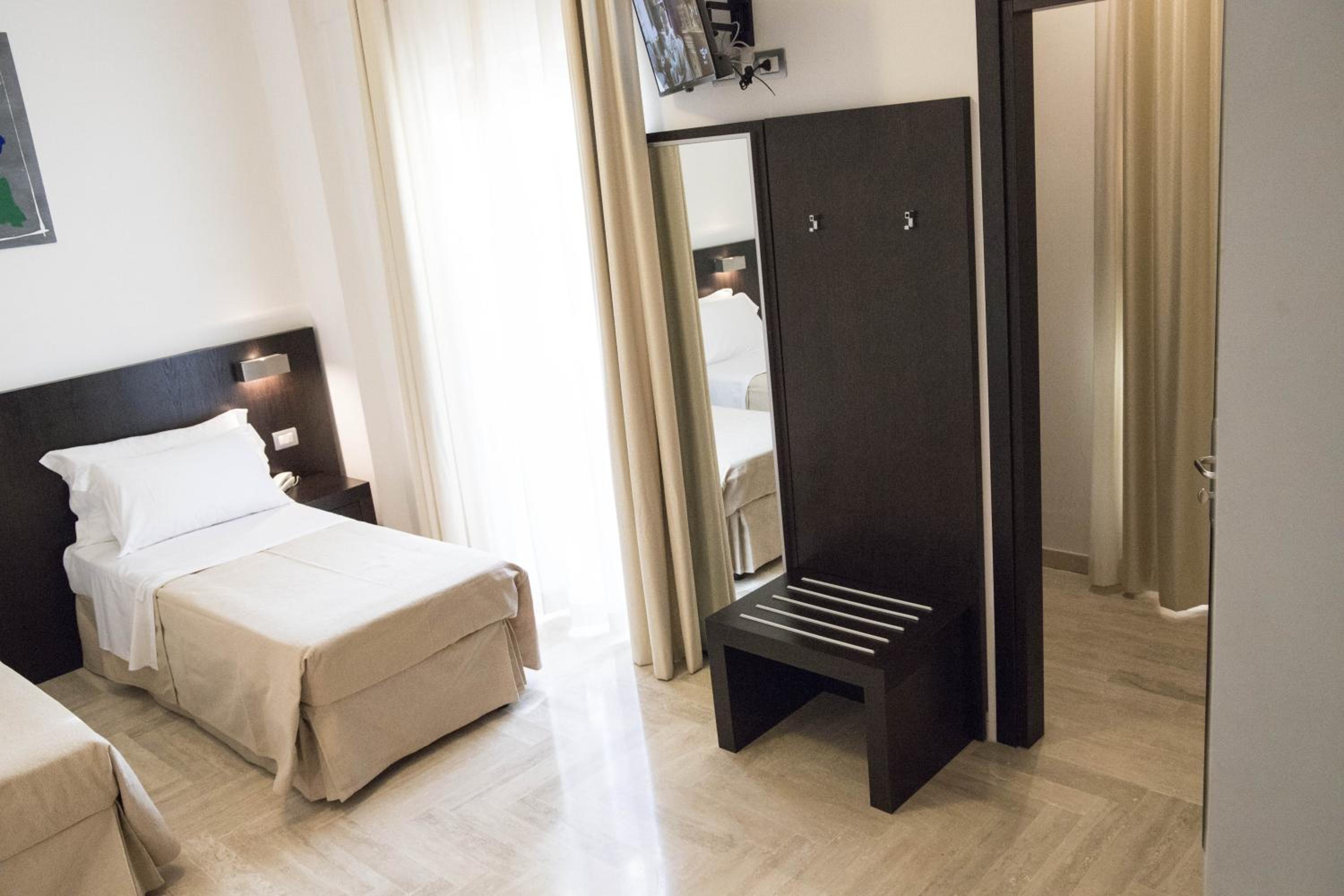 Double or Twin Room - Disability Access - Photo 1