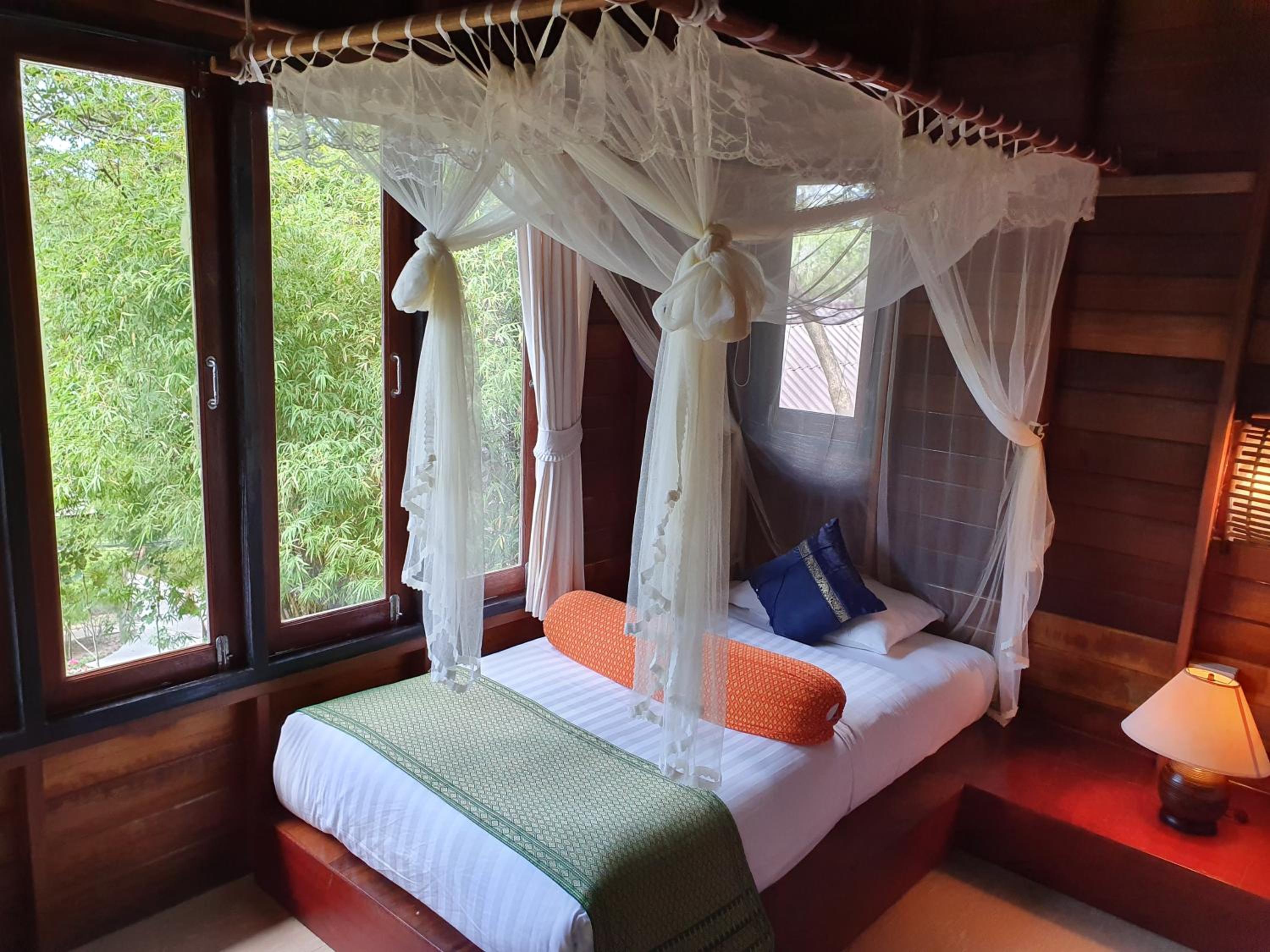 Hillside Bungalow photo 2