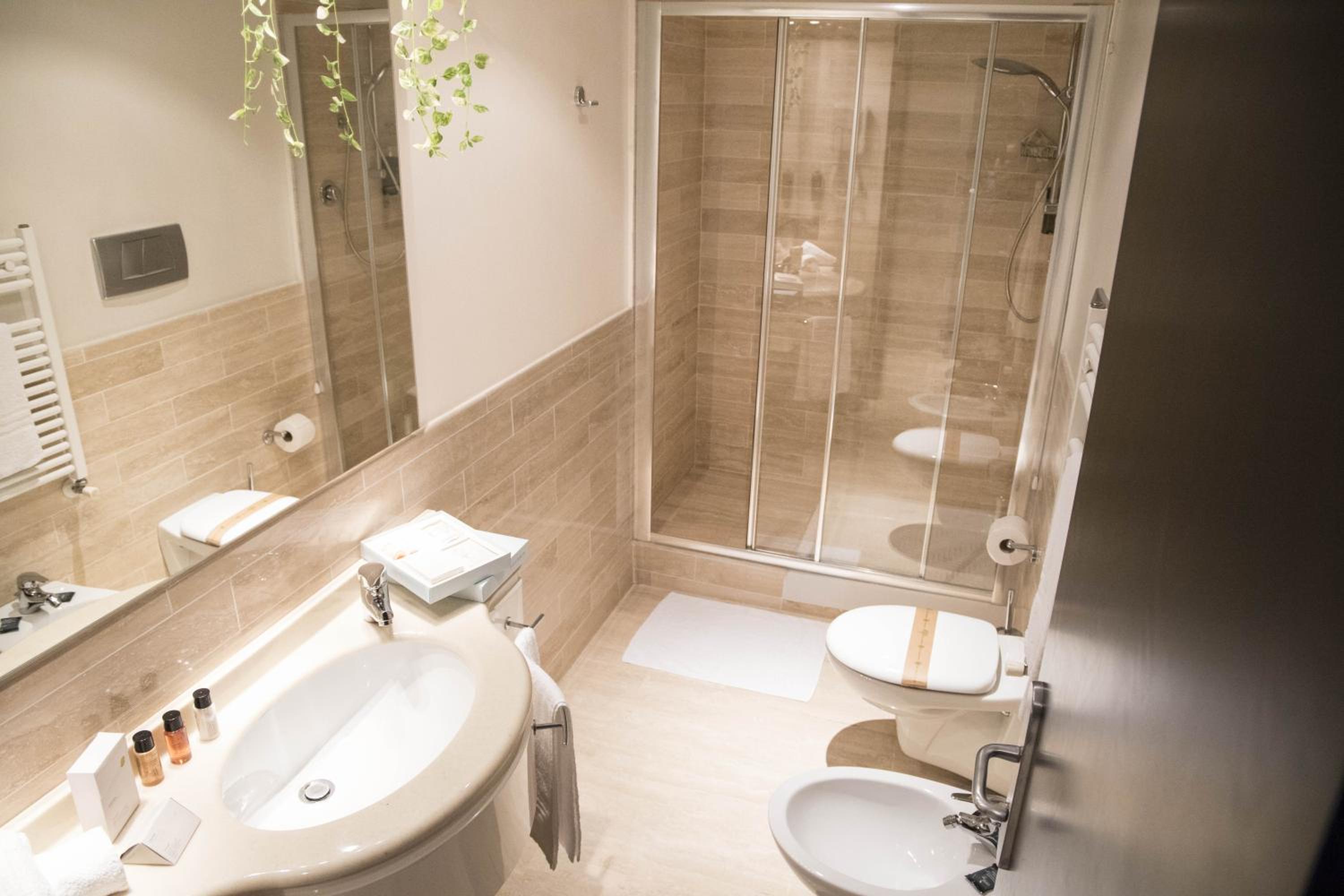 Double or Twin Room - Photo 25