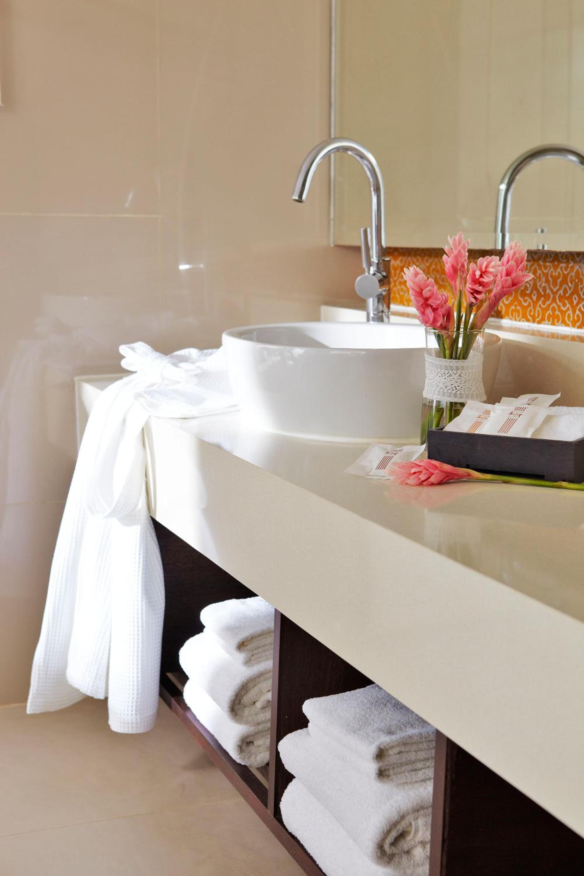 Luxury Suite with Pool Access  - Photo 7
