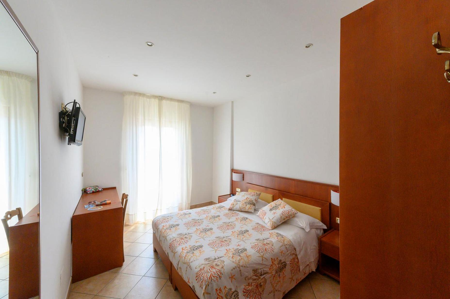 Standard Double Room photo 3