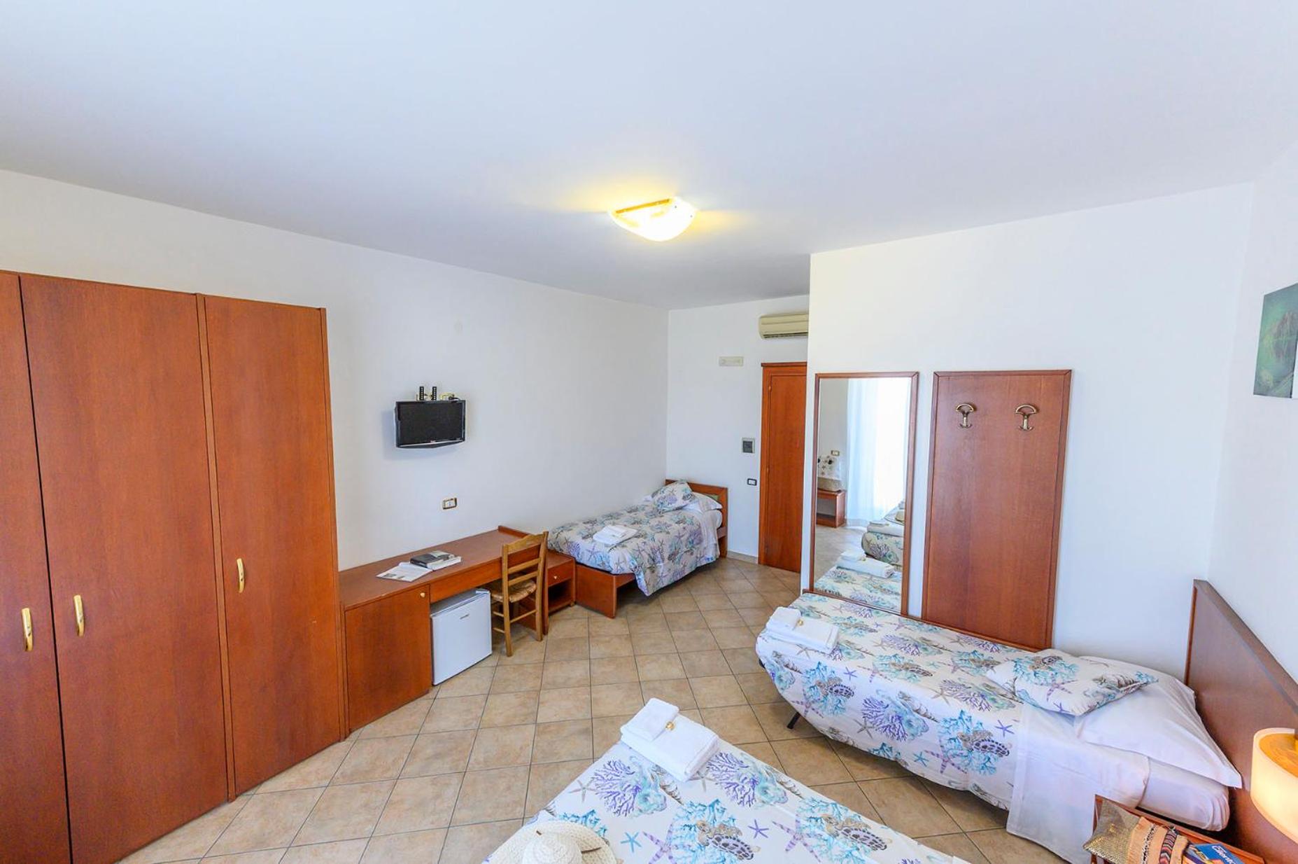 Quadruple Room with Sea View photo 3