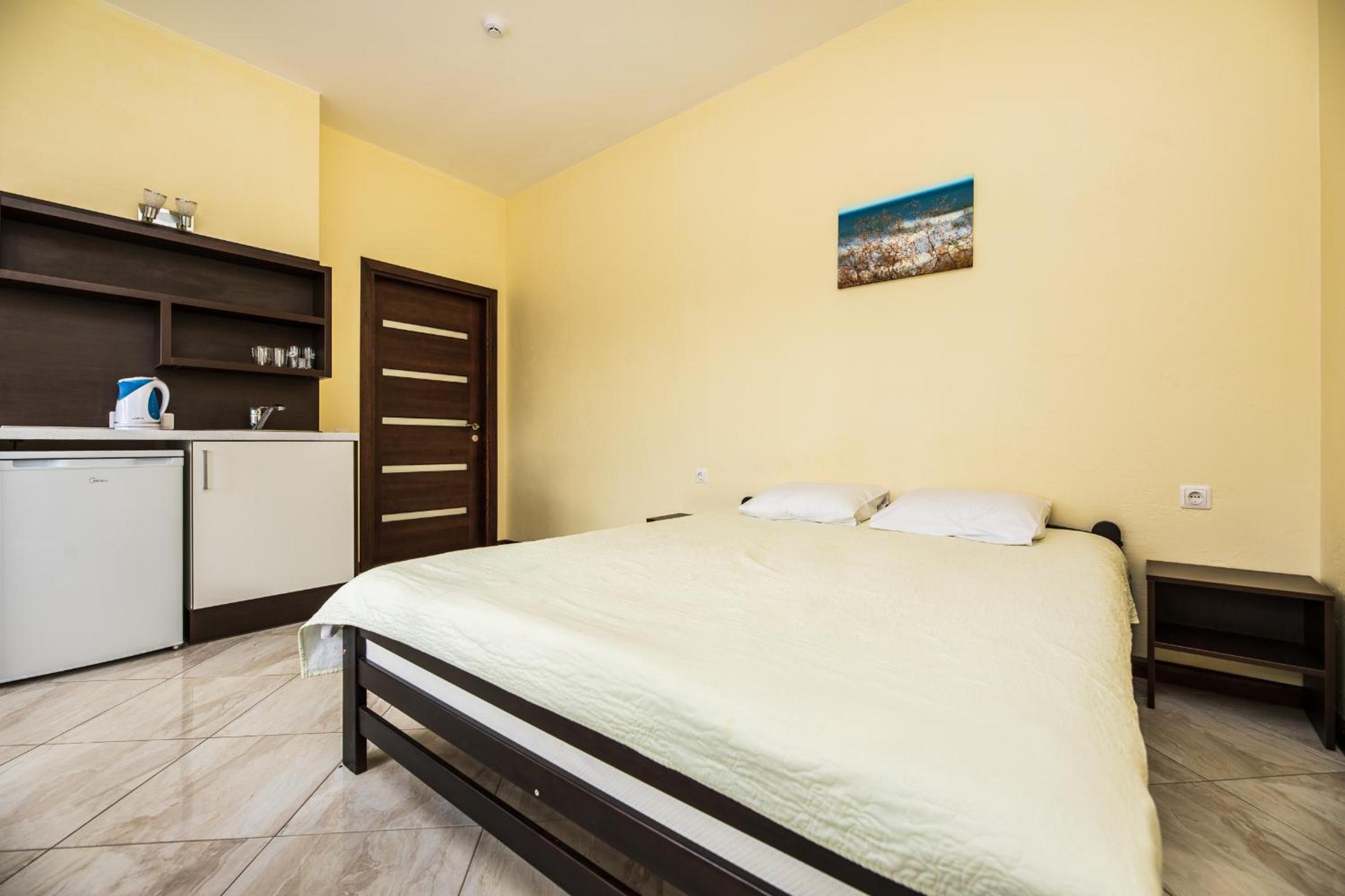 Standard Double Room - Photo 11