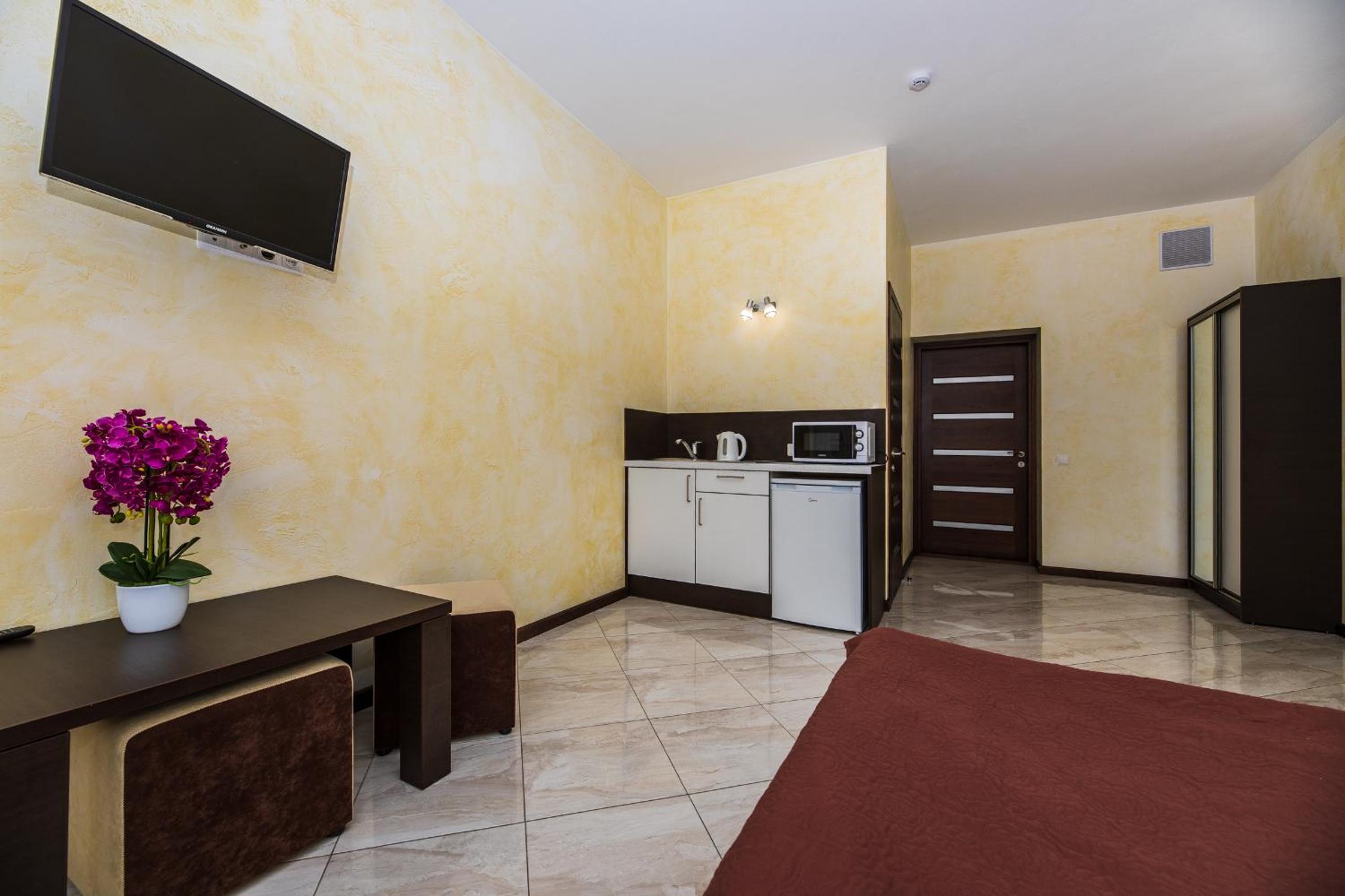 Standard Double Room - Photo 21