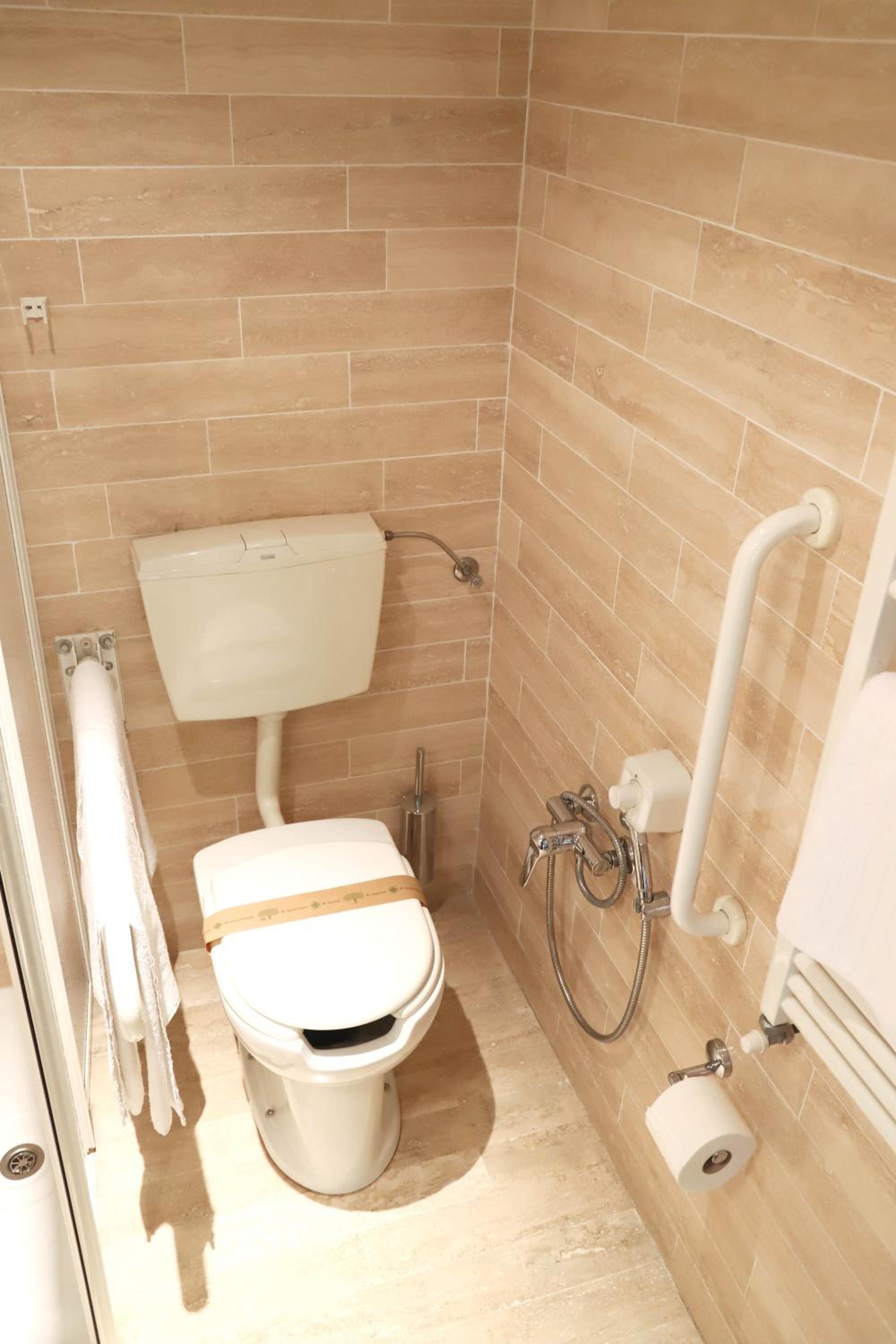 Double or Twin Room - Disability Access - Photo 10