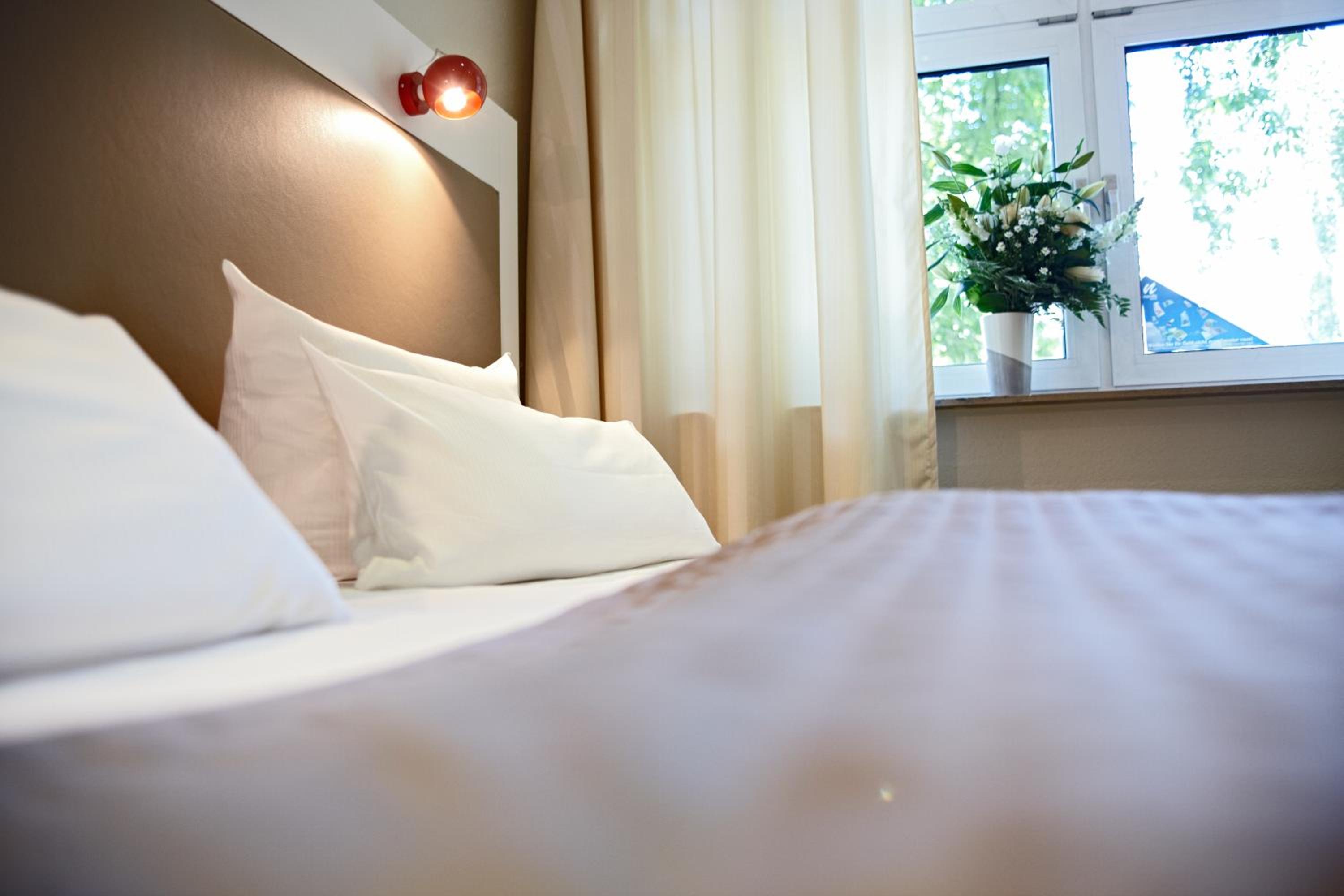 Standard Twin Room - Photo 4