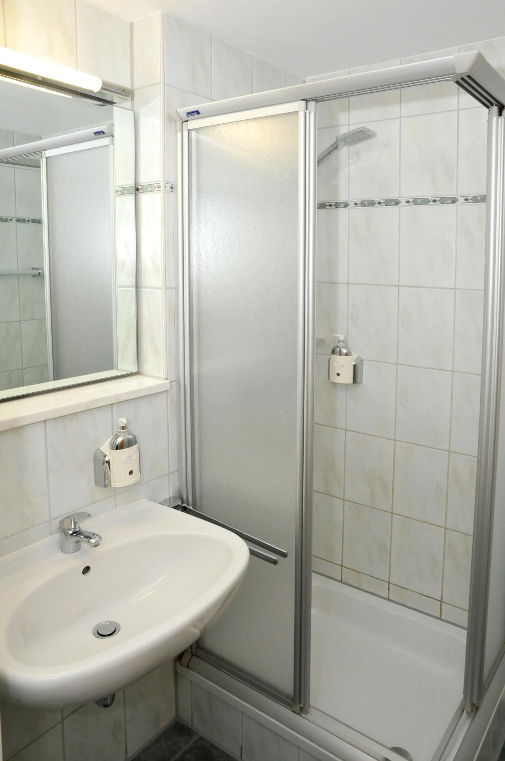 Standard Double Room - Photo 3