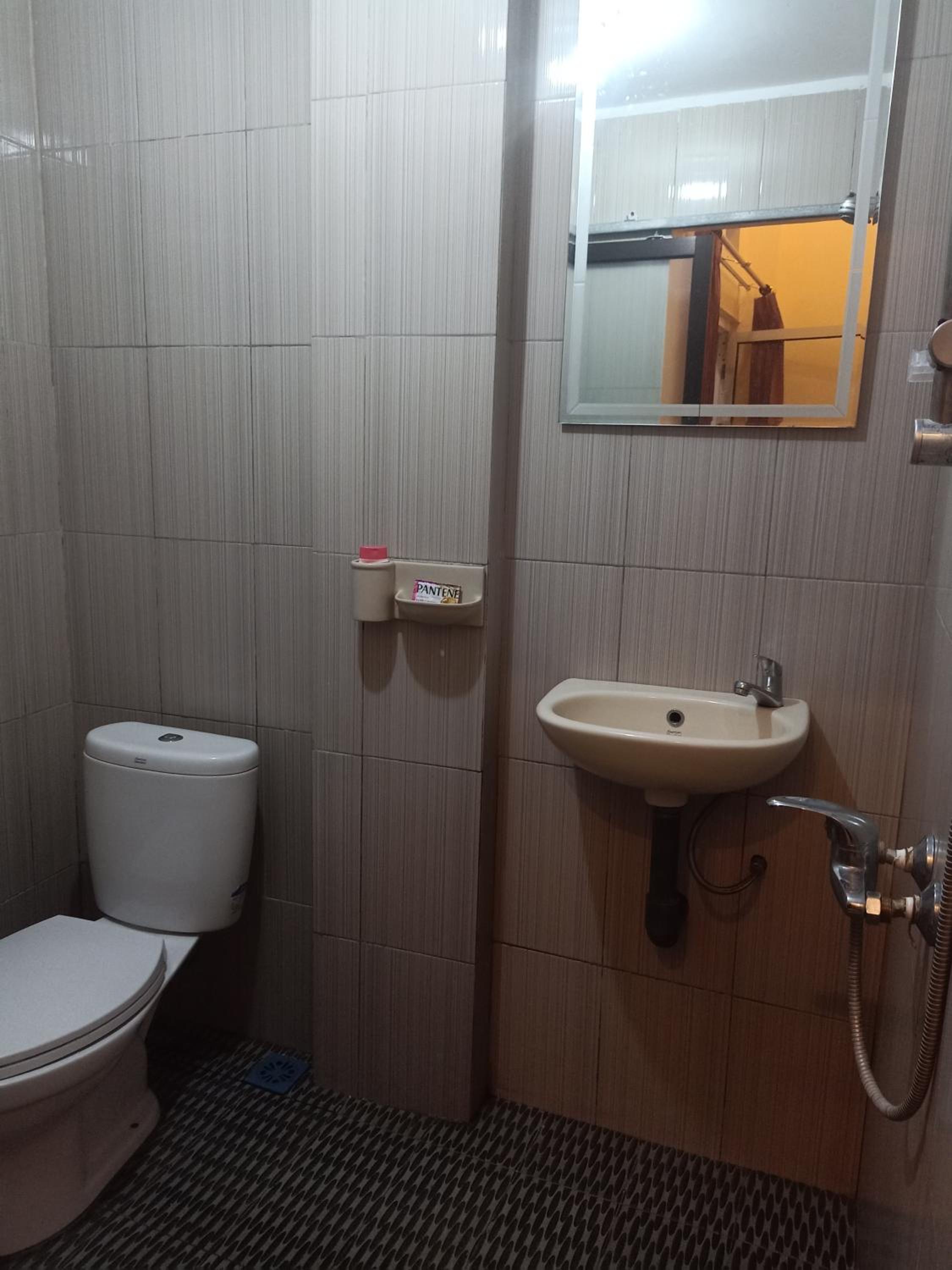 Budget Double Room - Photo 11