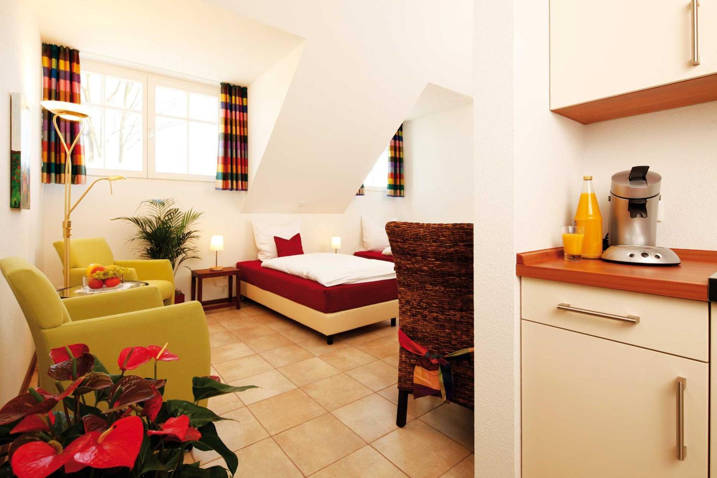 Double Room with Private Bathroom - Photo 9