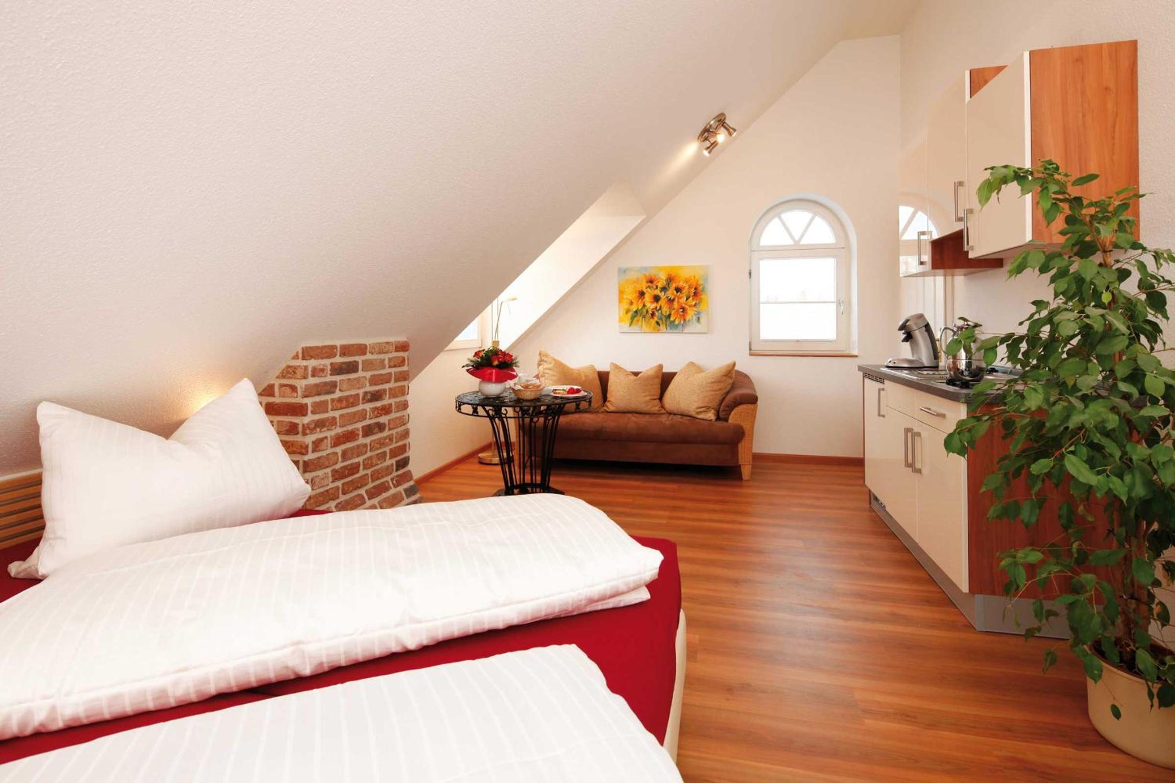 Double Room with Private Bathroom - Photo 7