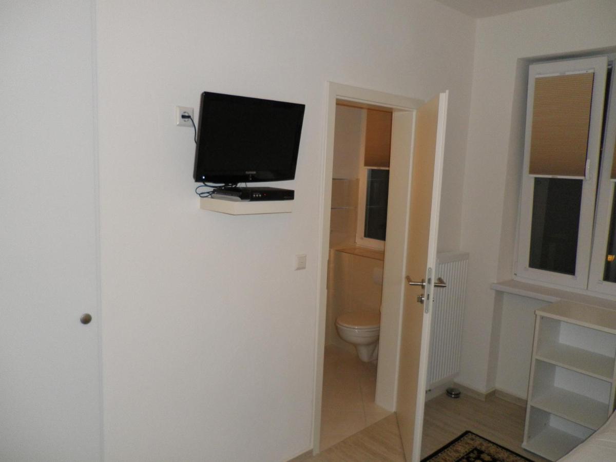 Single Room photo 2